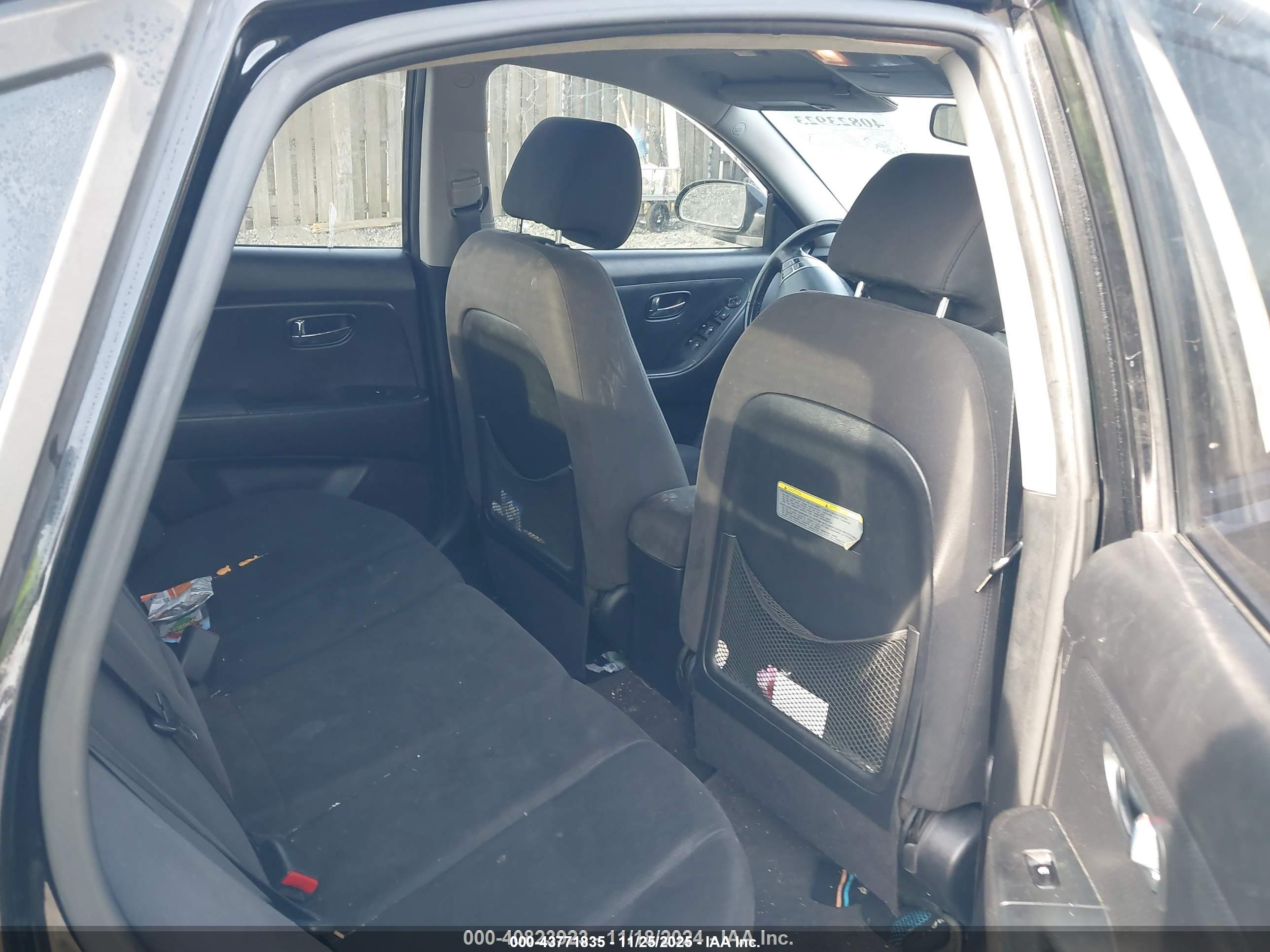 HYUNDAI ELANTRA image 8