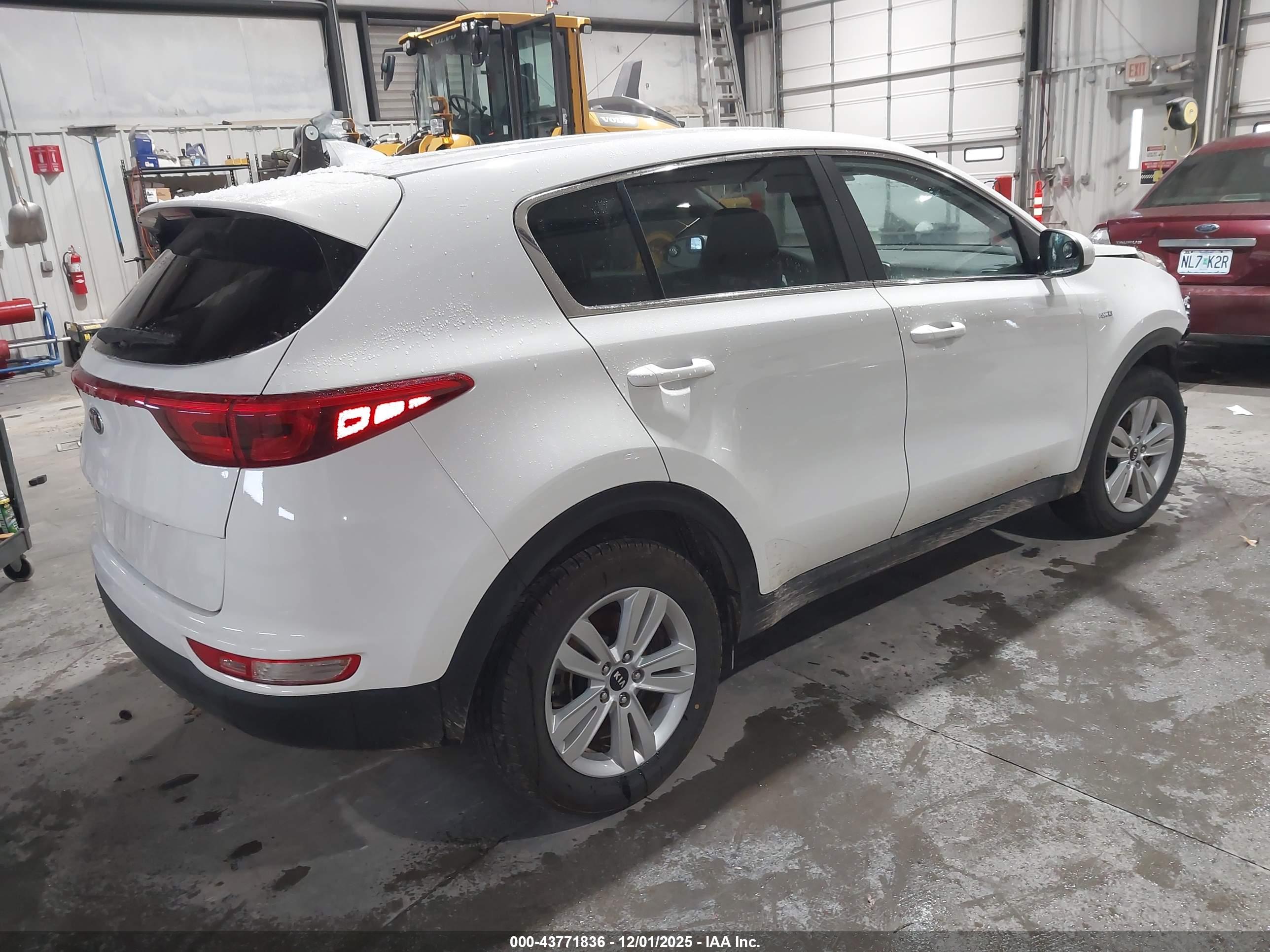 KIA SPORTAGE image 4