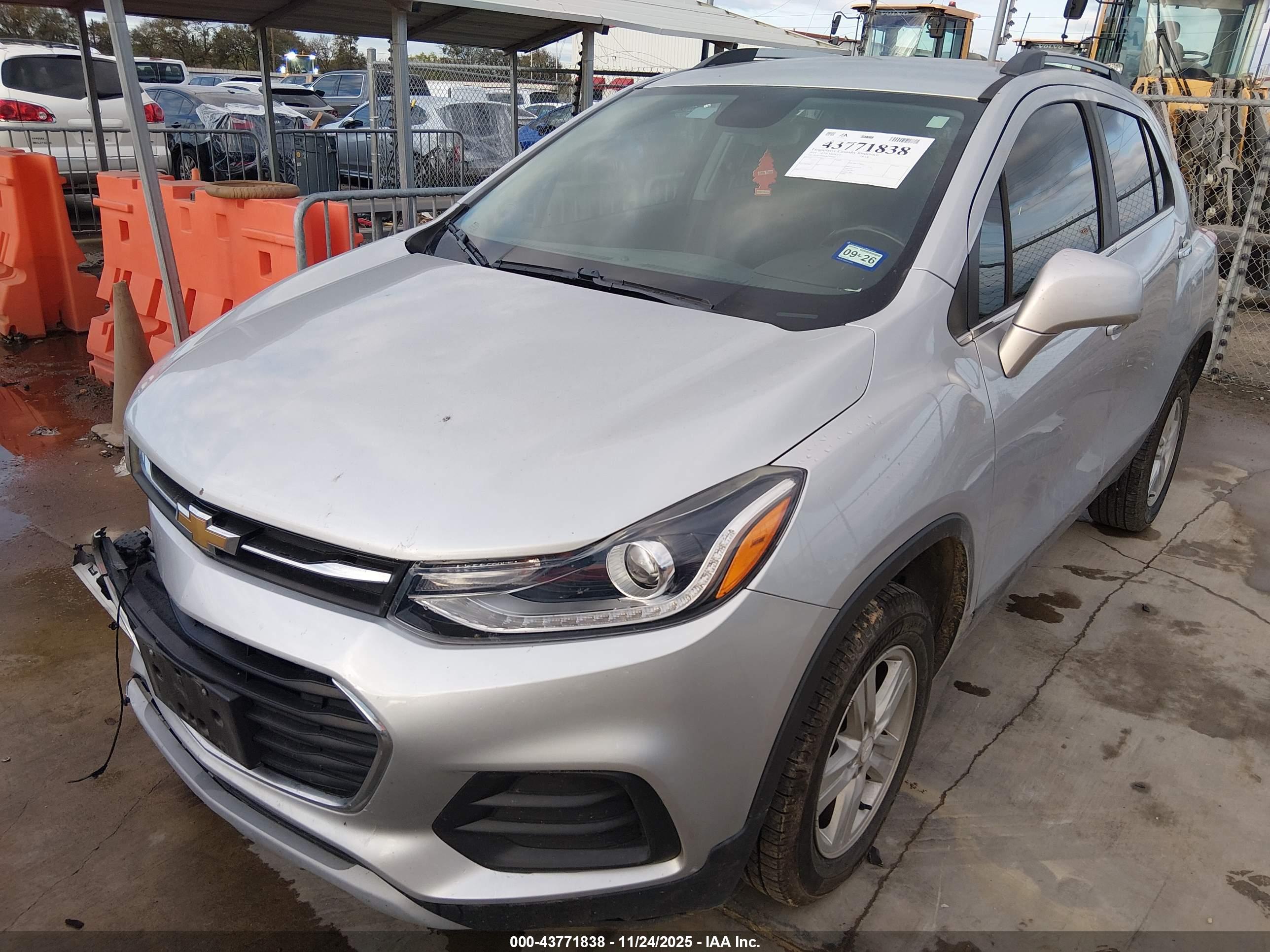 CHEVROLET TRAX image 2