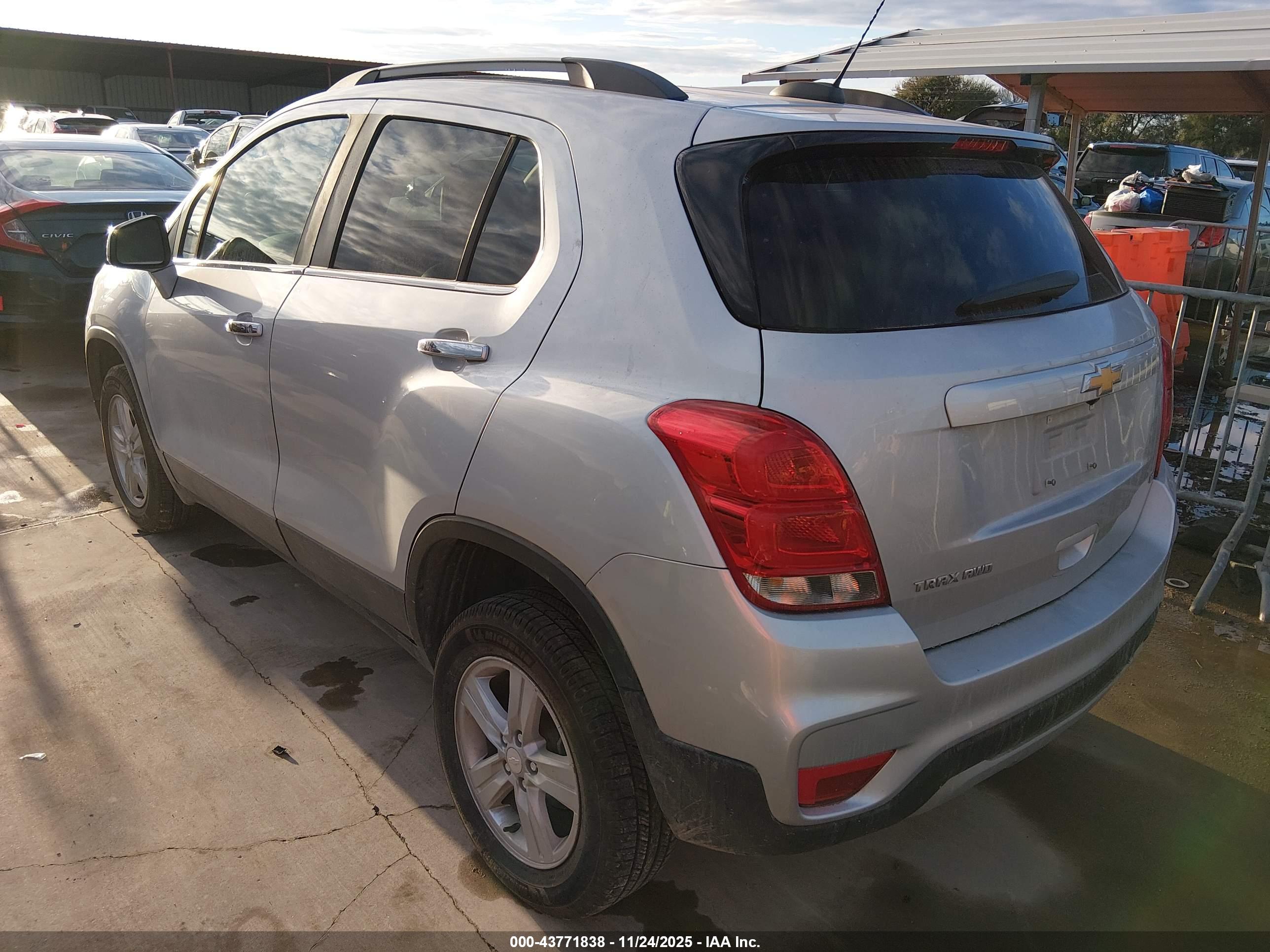 CHEVROLET TRAX image 3