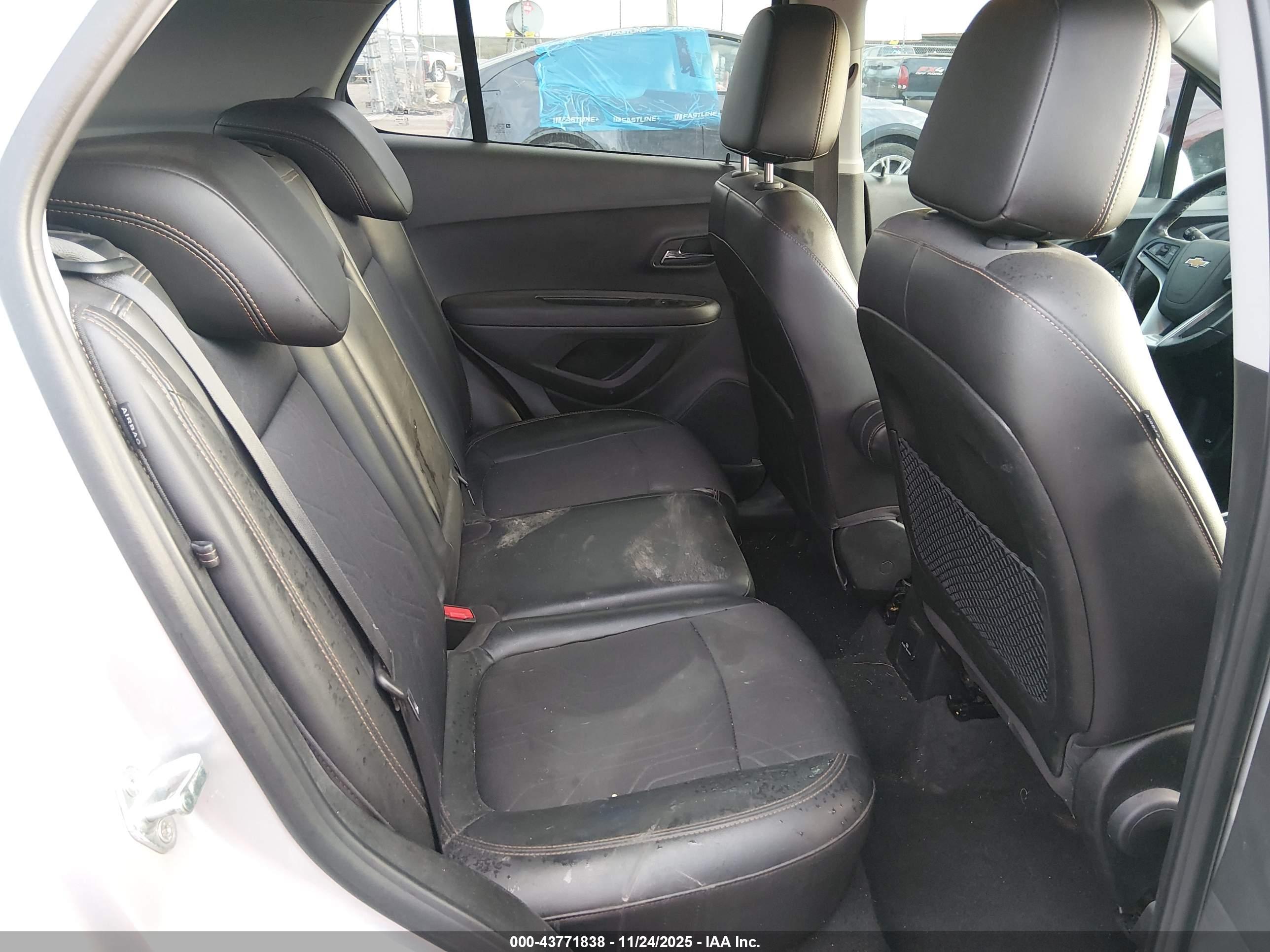 CHEVROLET TRAX image 8