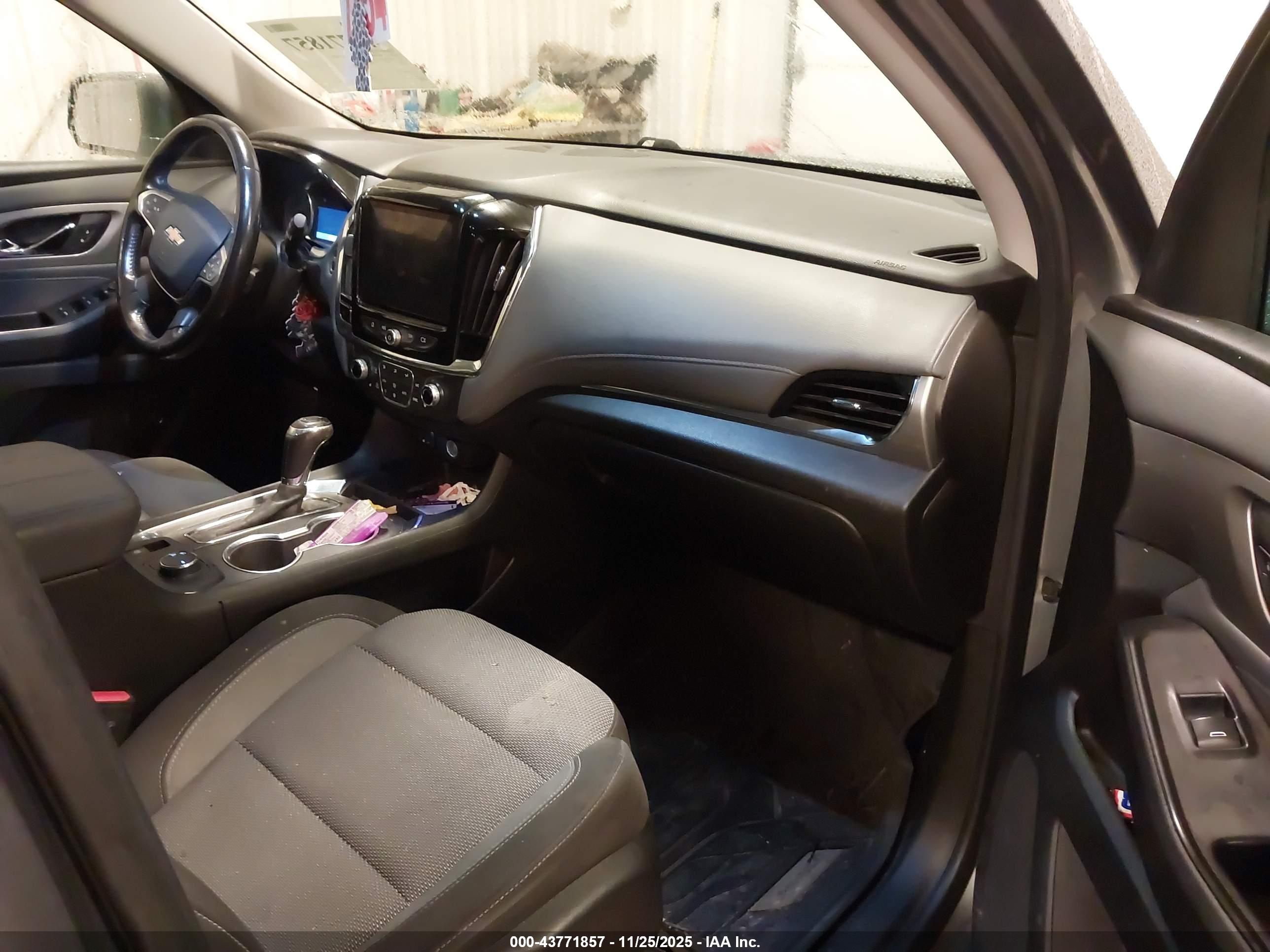 CHEVROLET TRAVERSE image 5