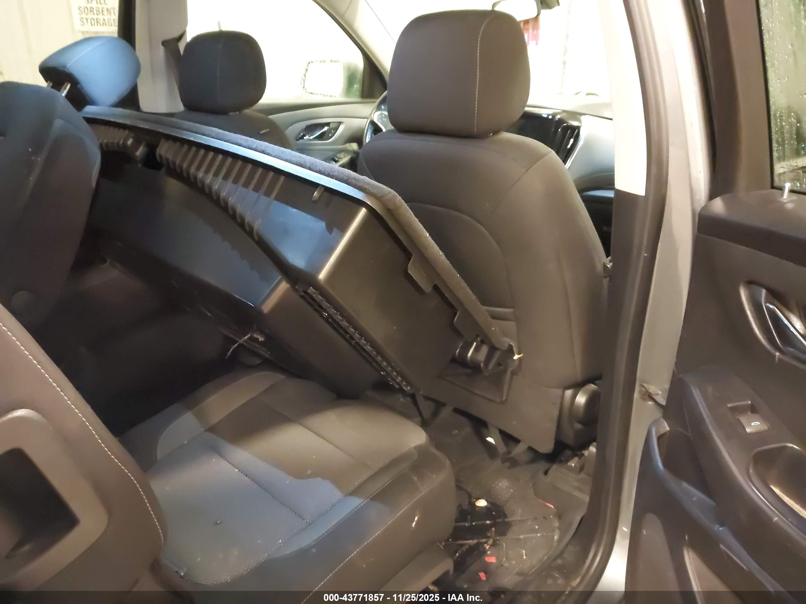 CHEVROLET TRAVERSE image 8