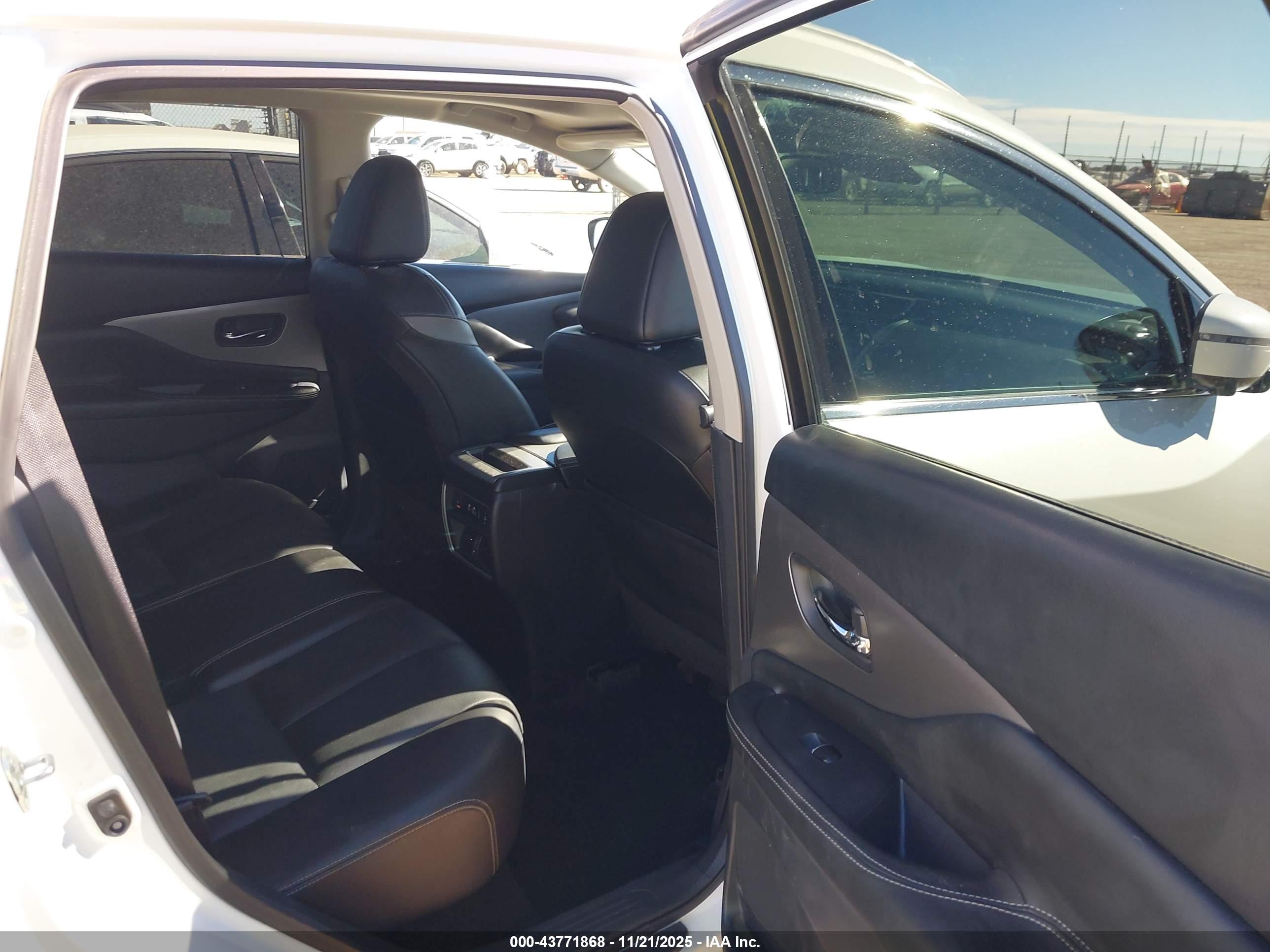 NISSAN MURANO image 8