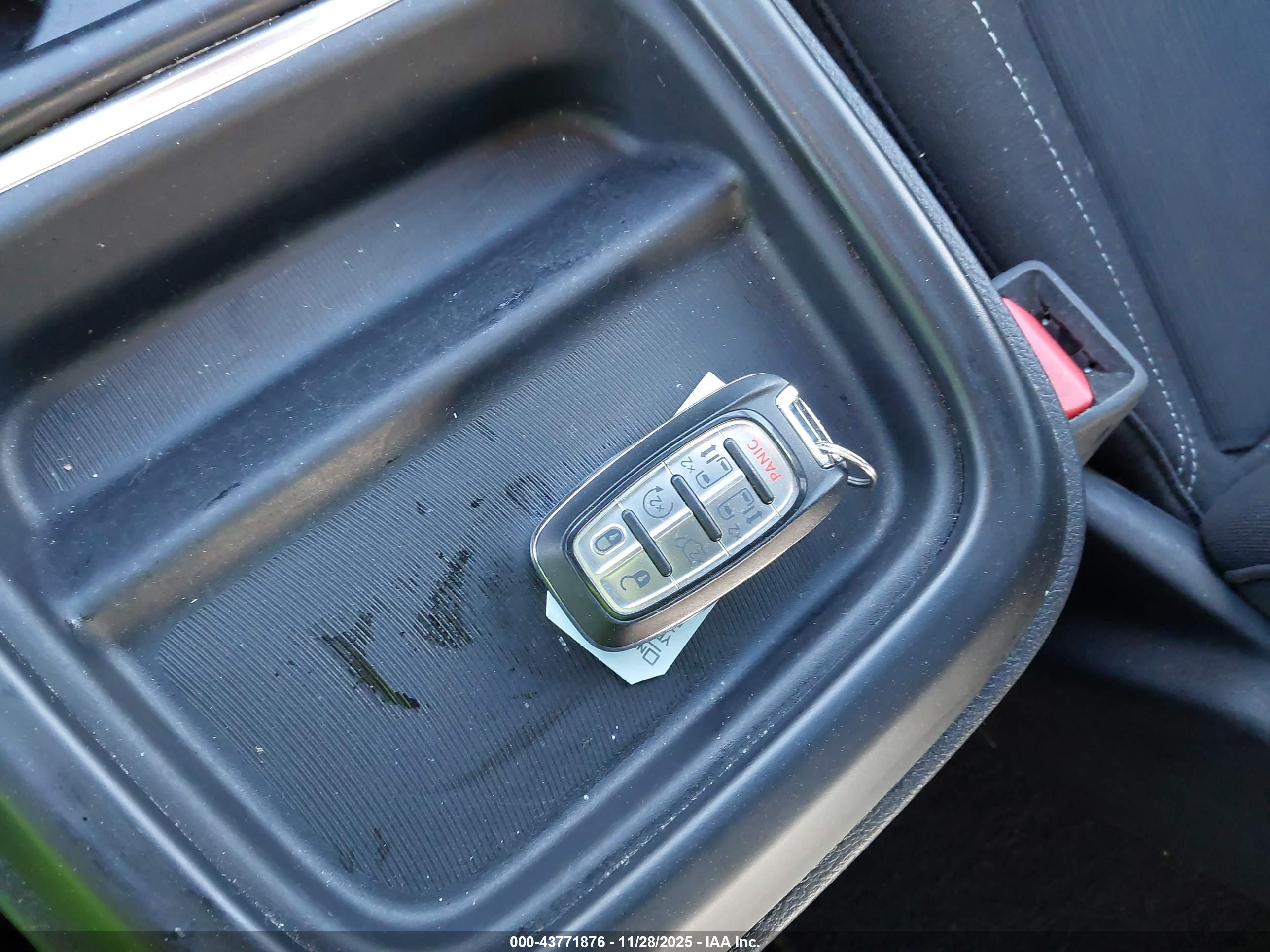 CHRYSLER PACIFICA image 11