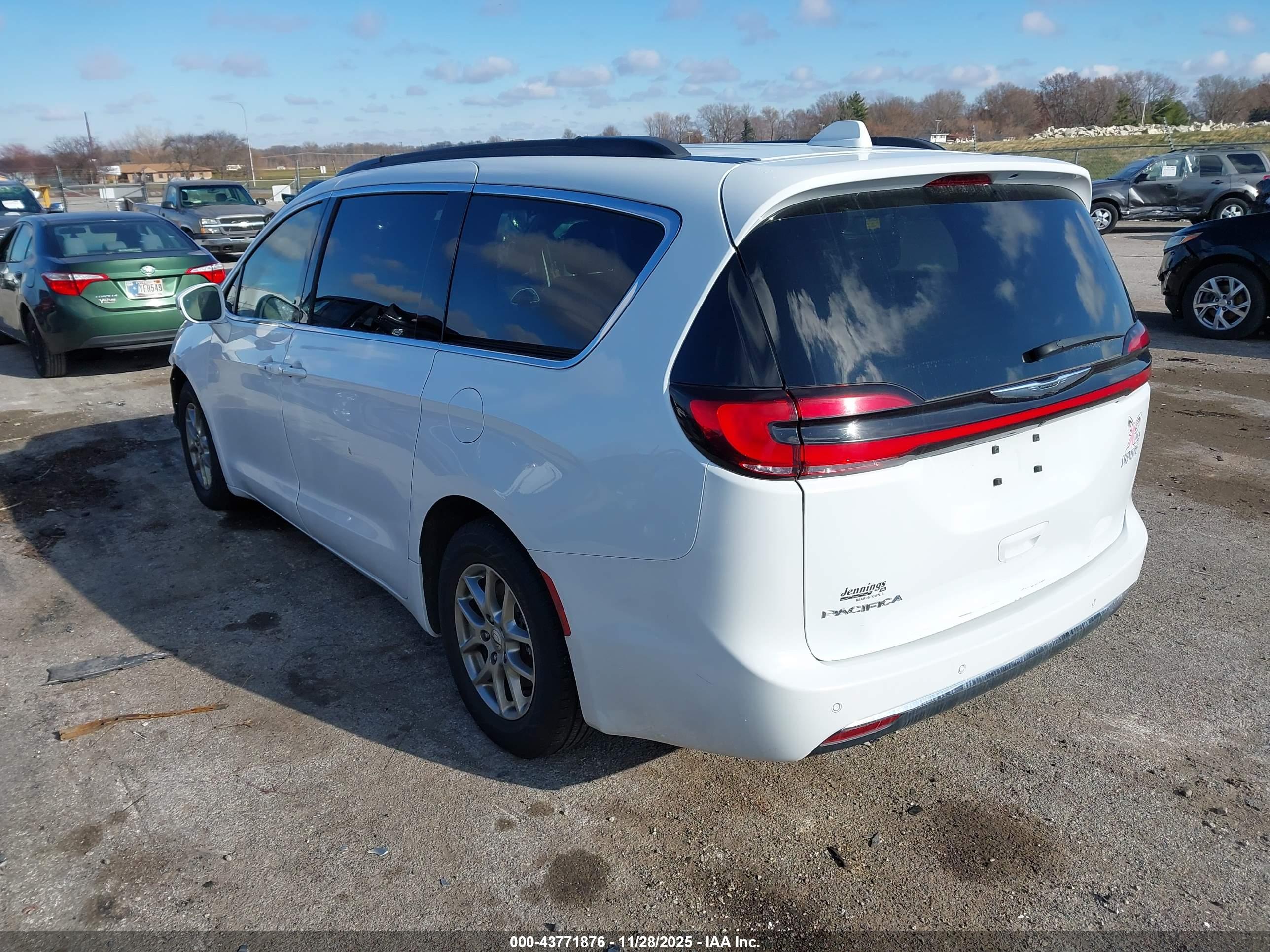 CHRYSLER PACIFICA image 3