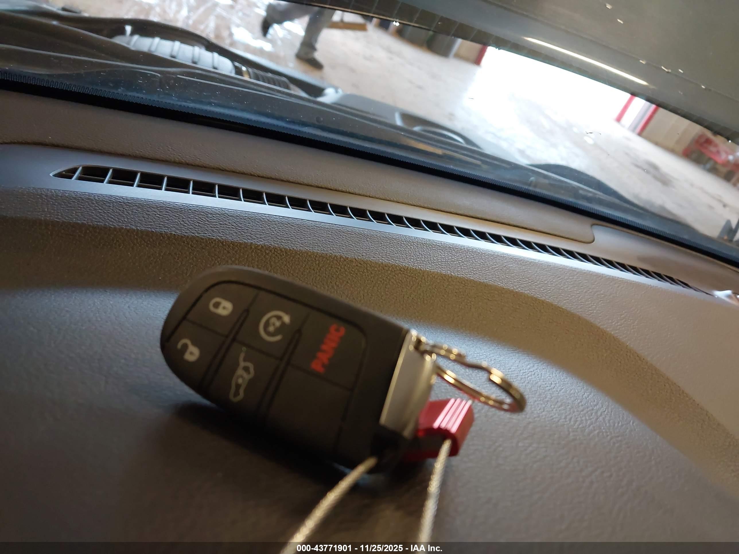 JEEP GRAND image 11