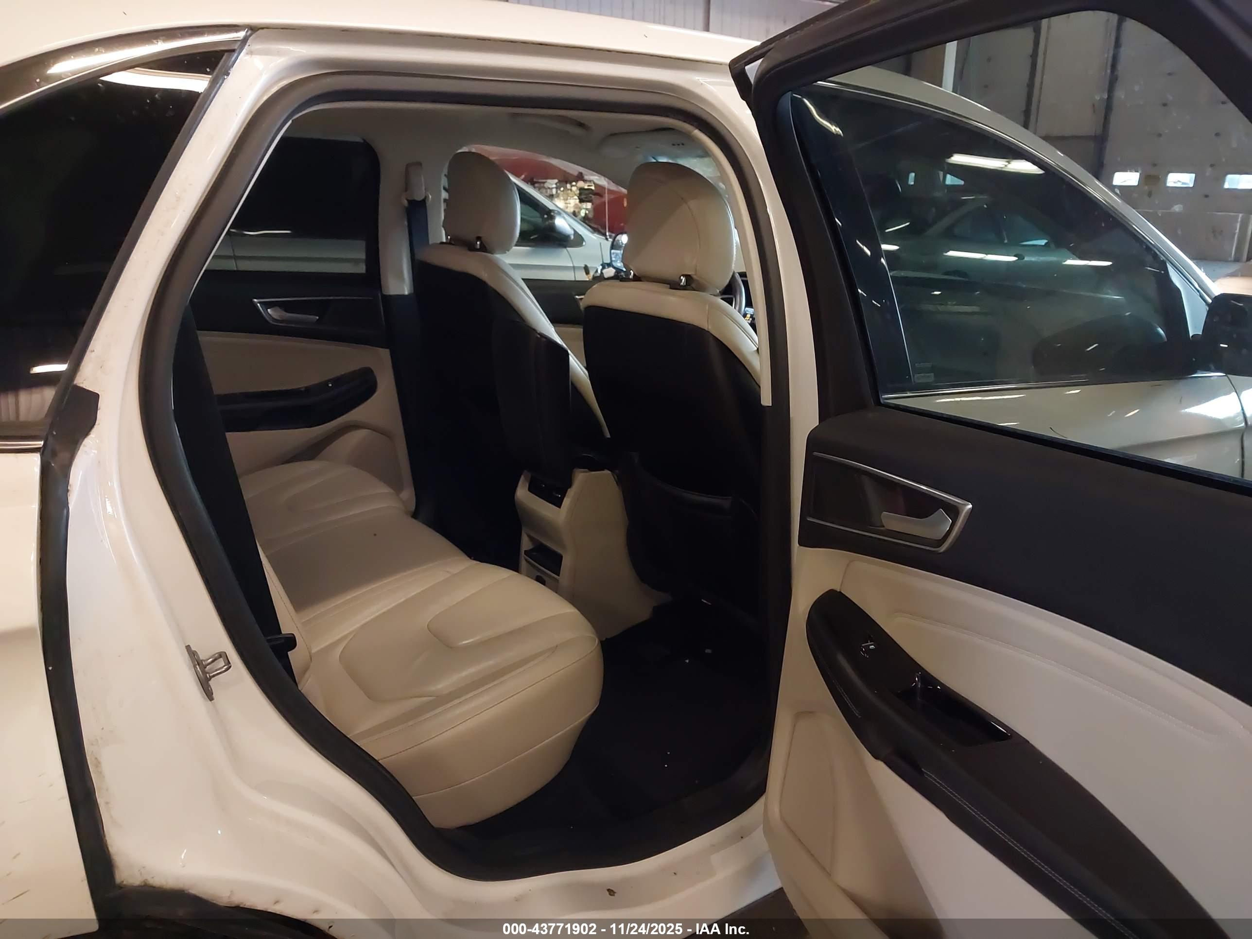FORD EDGE image 8
