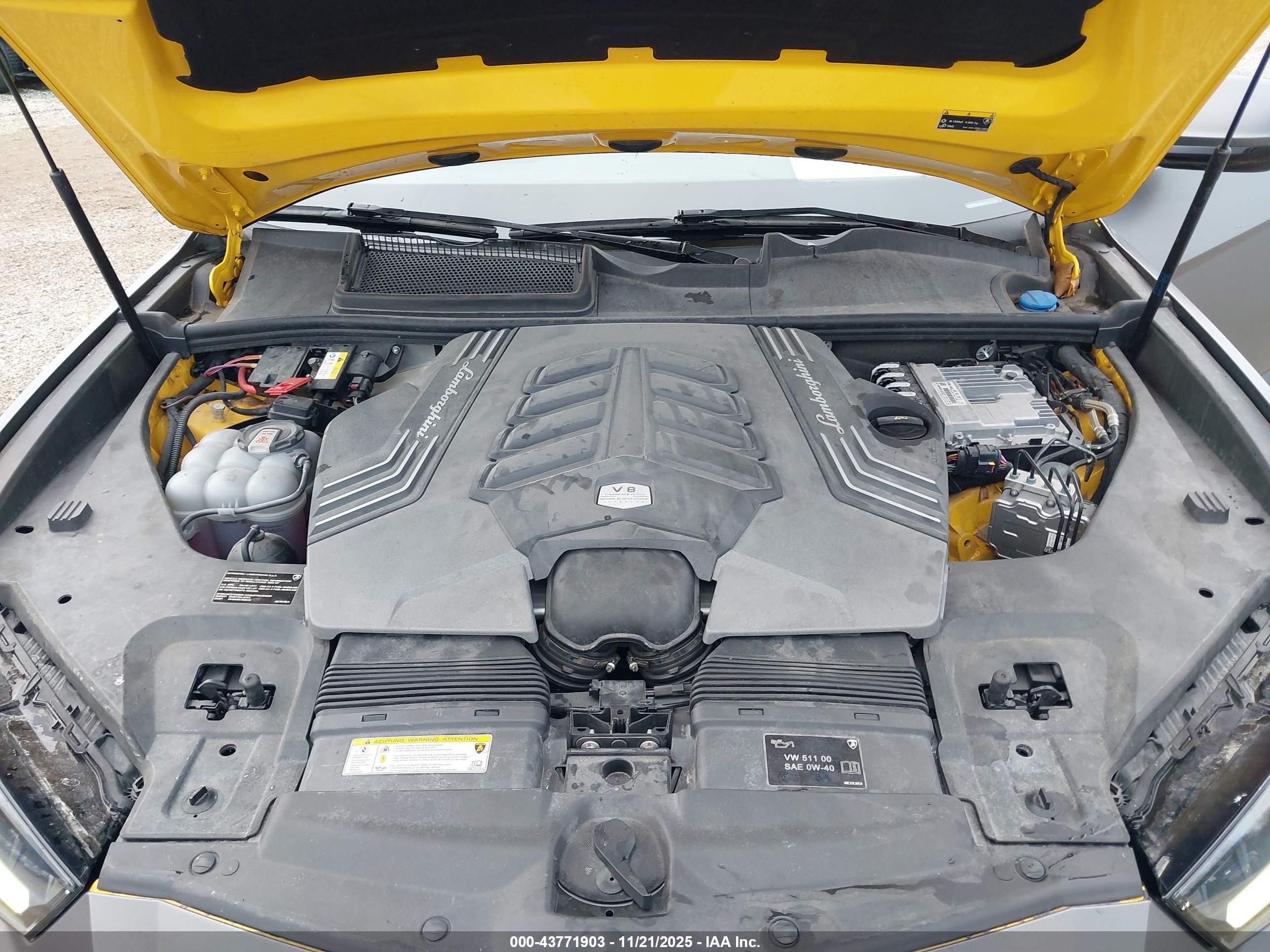 LAMBORGHINI URUS image 10