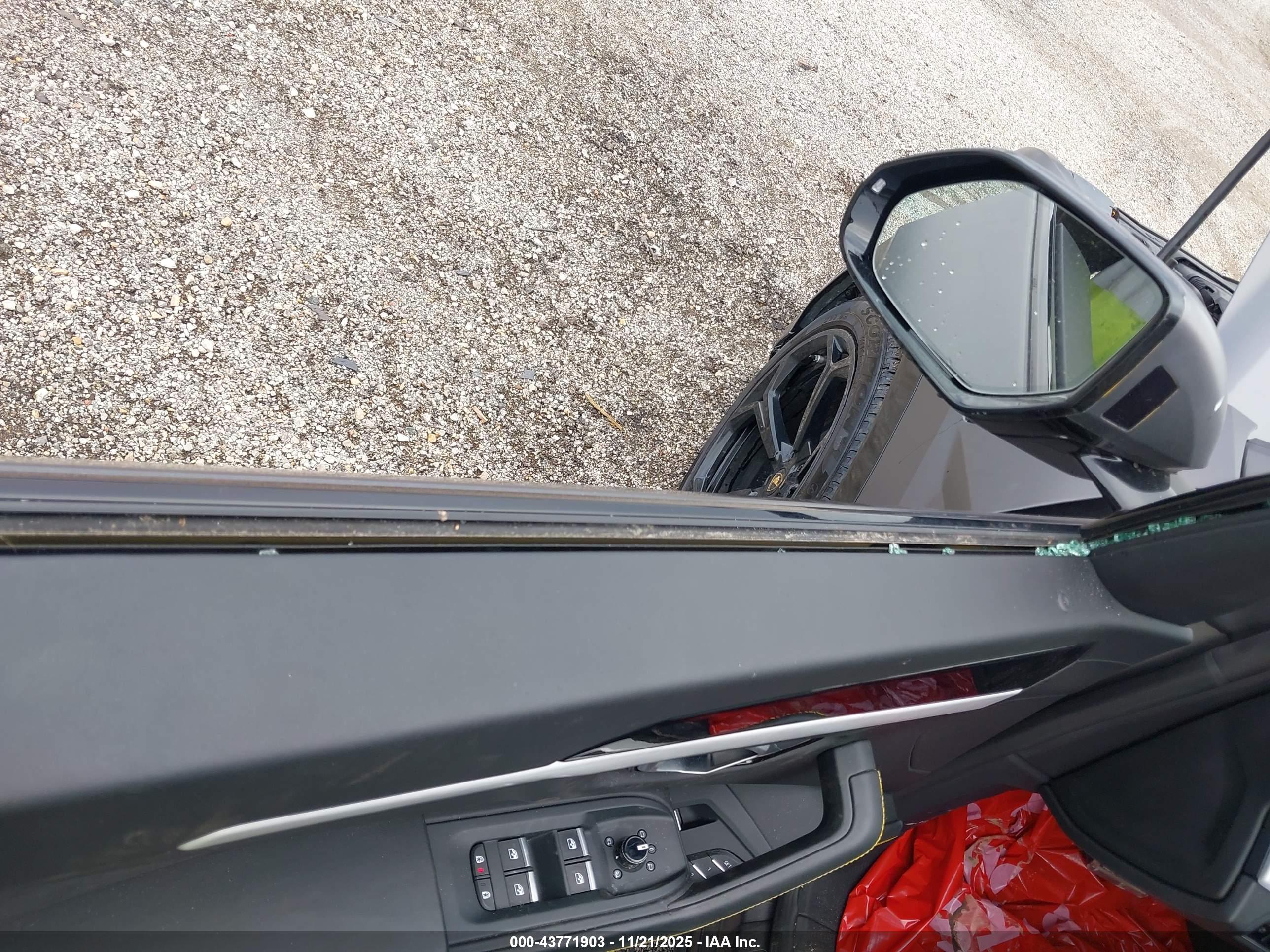 LAMBORGHINI URUS image 6