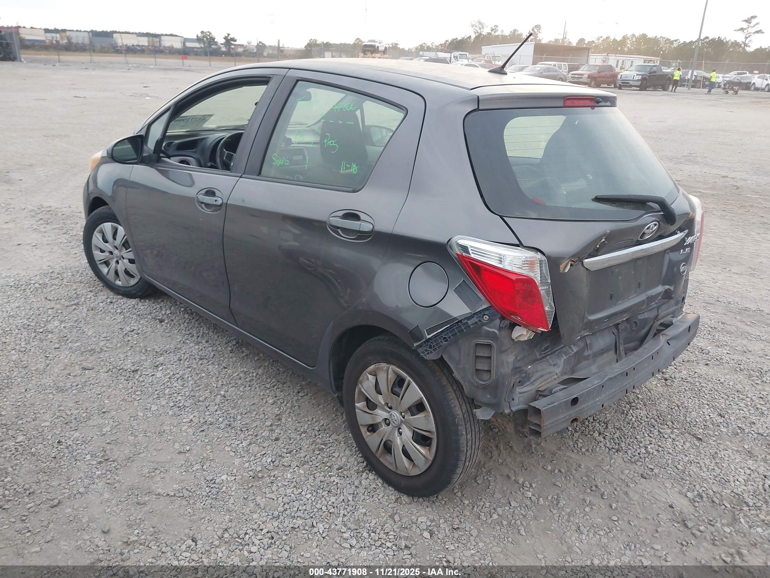 TOYOTA YARIS image 3