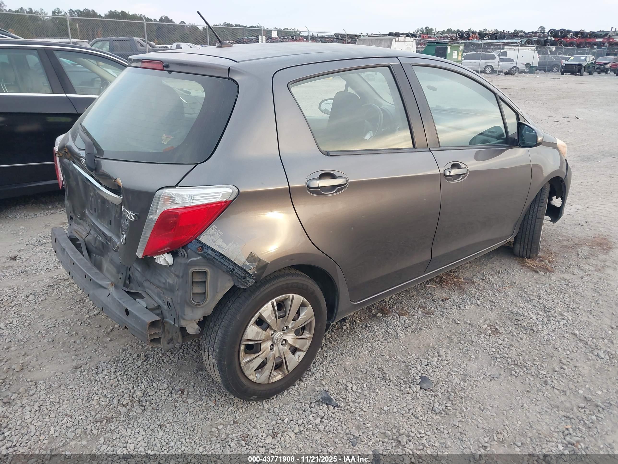 TOYOTA YARIS image 4