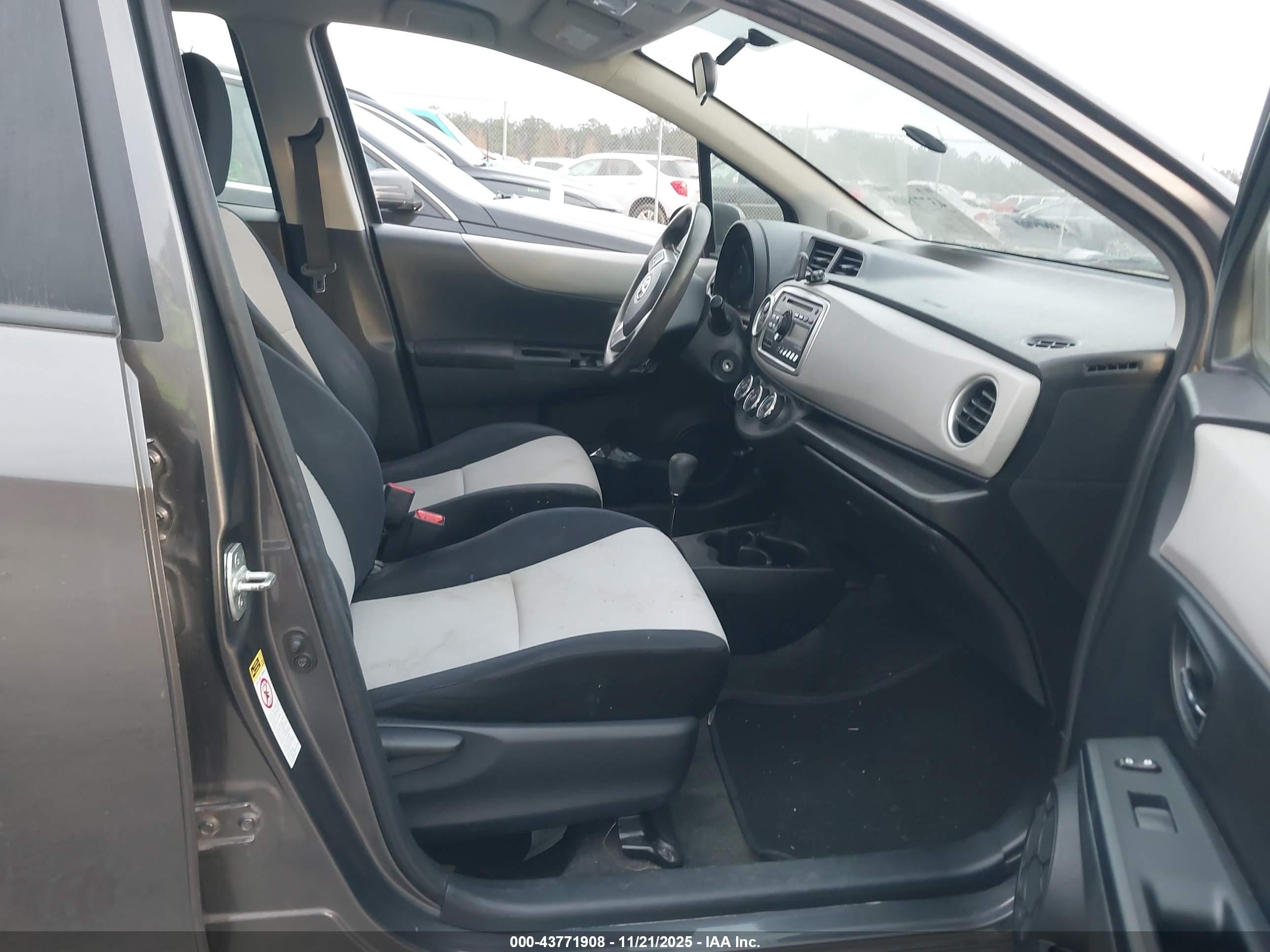 TOYOTA YARIS image 5