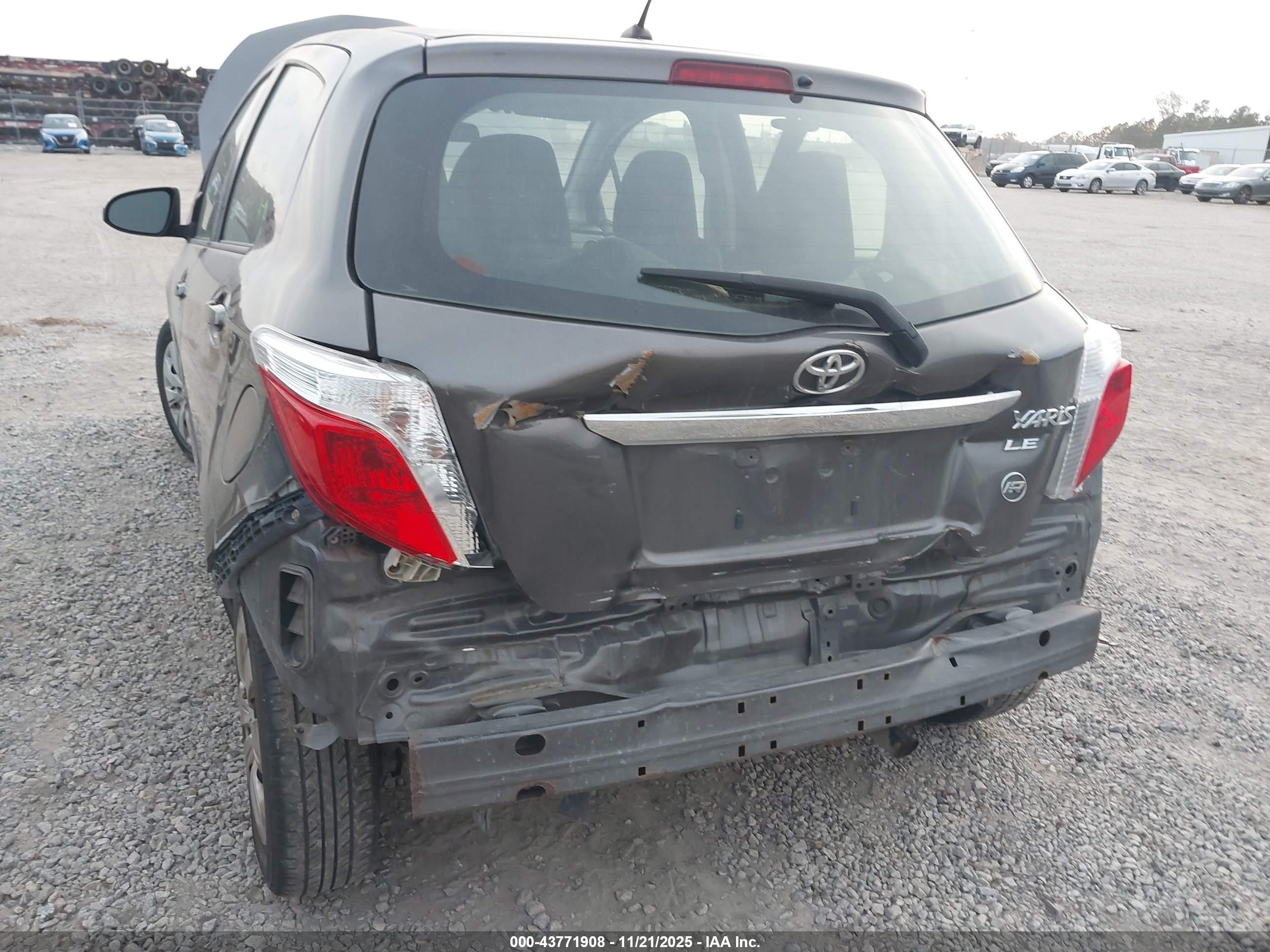 TOYOTA YARIS image 6