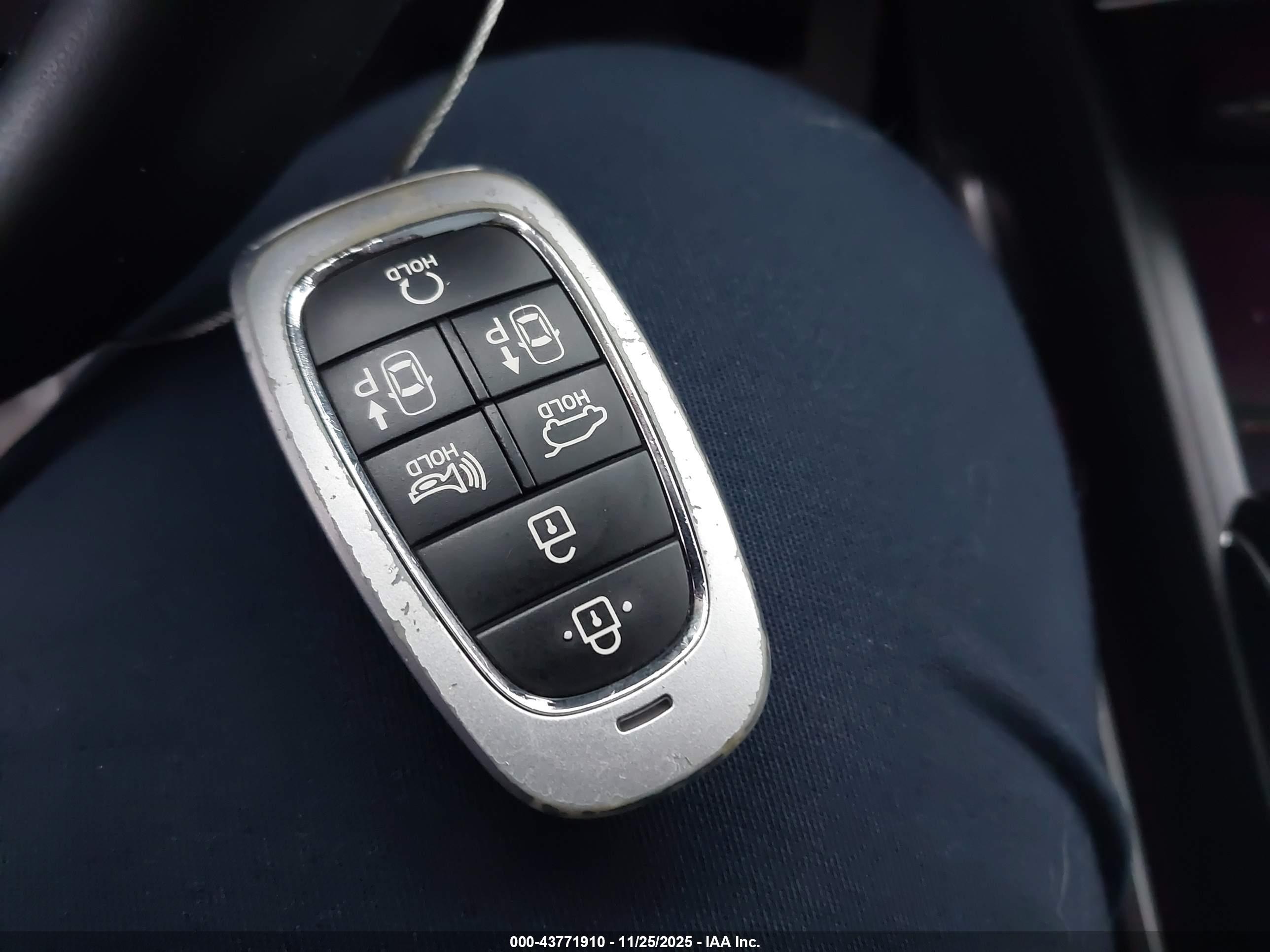 HYUNDAI TUCSON image 11