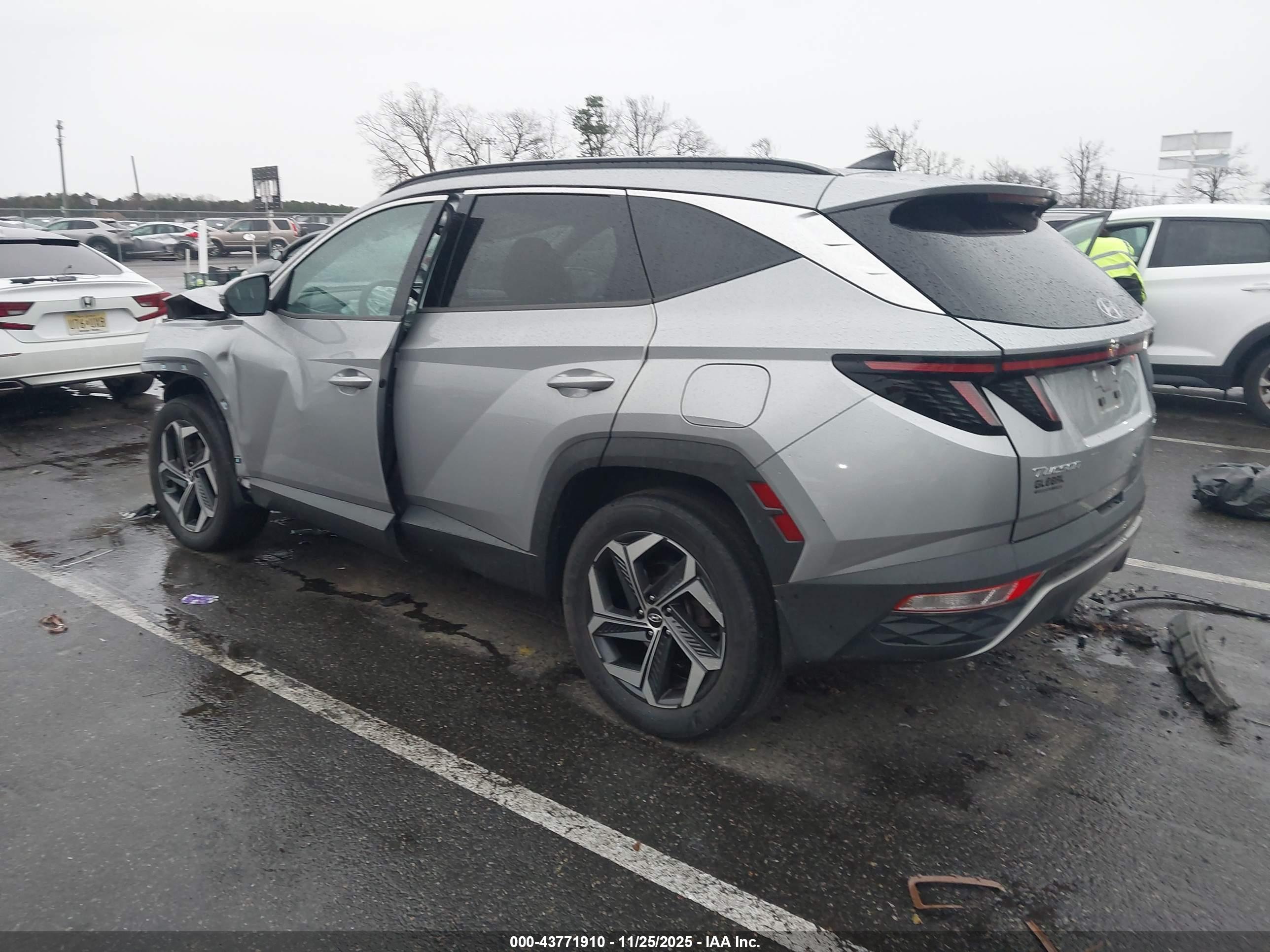 HYUNDAI TUCSON image 3