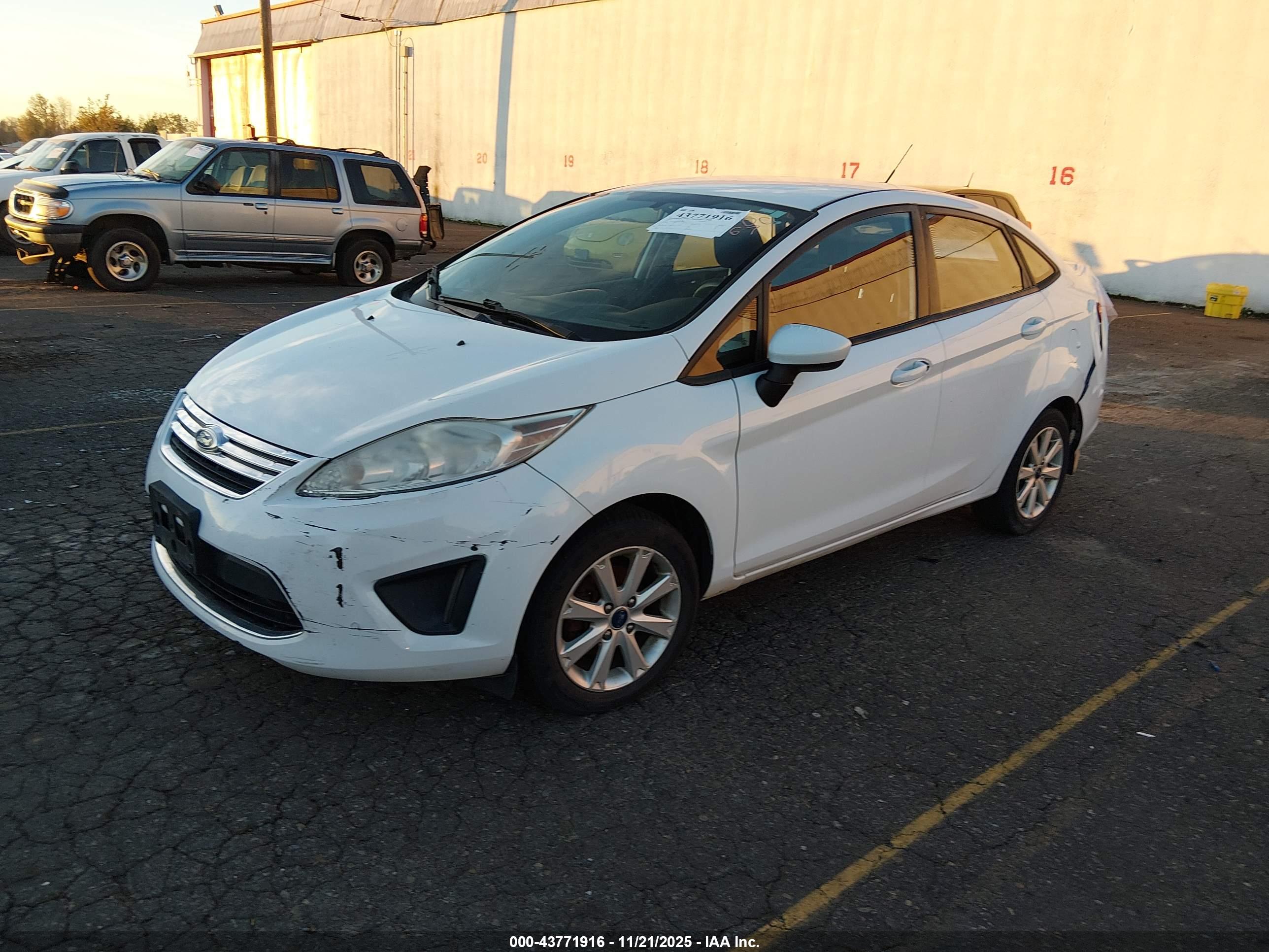 FORD FIESTA image 2