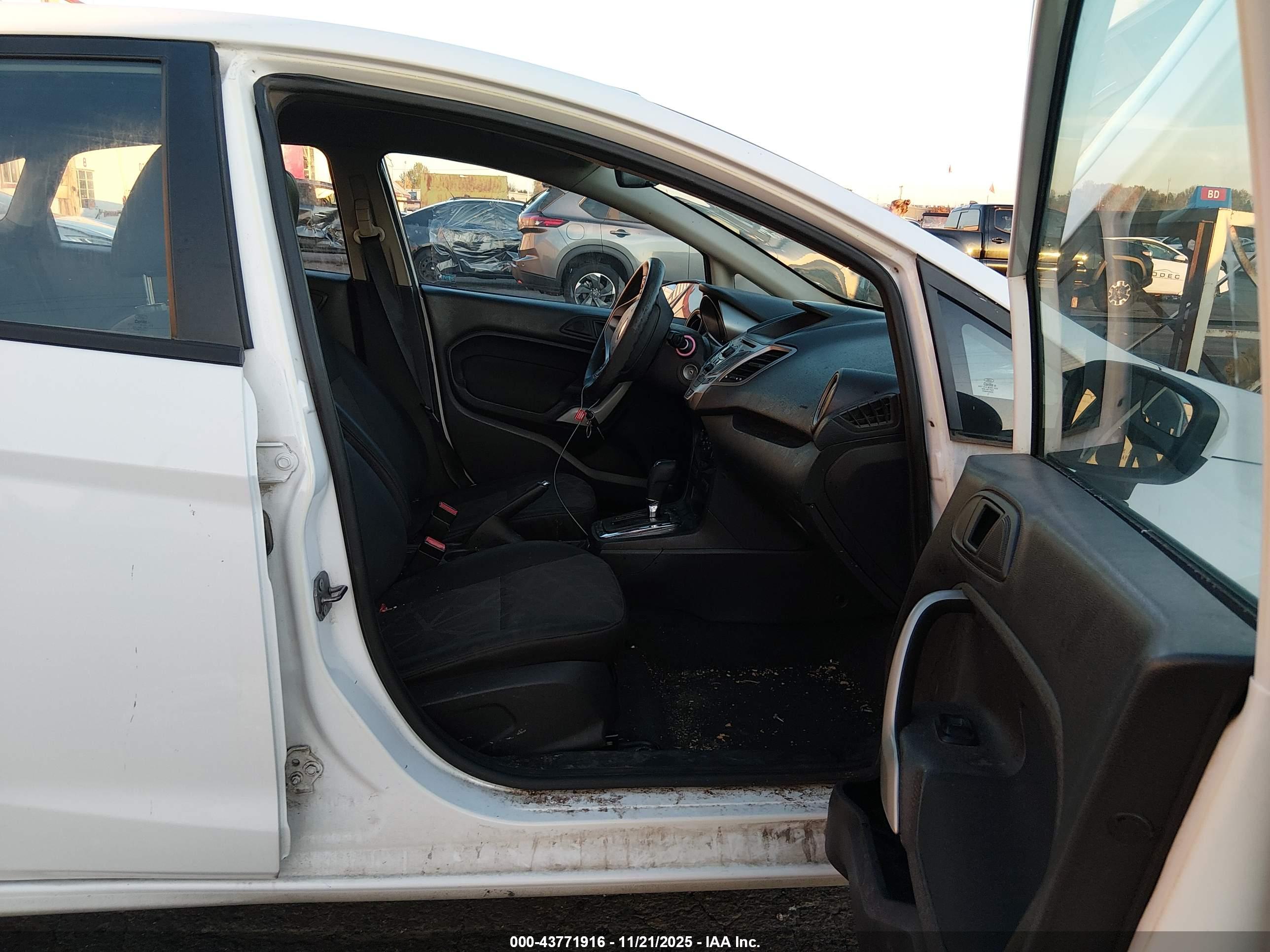 FORD FIESTA image 5