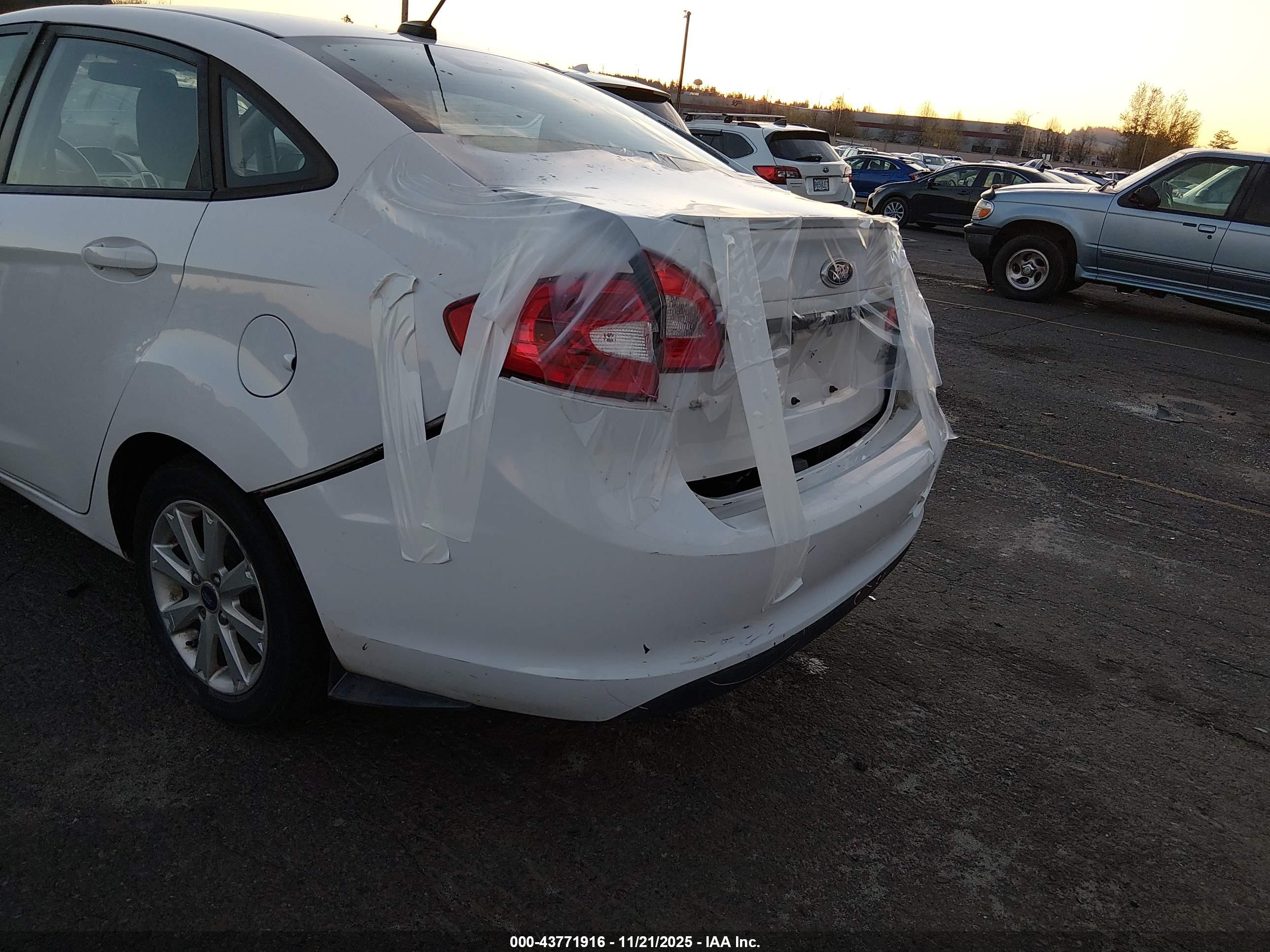FORD FIESTA image 6