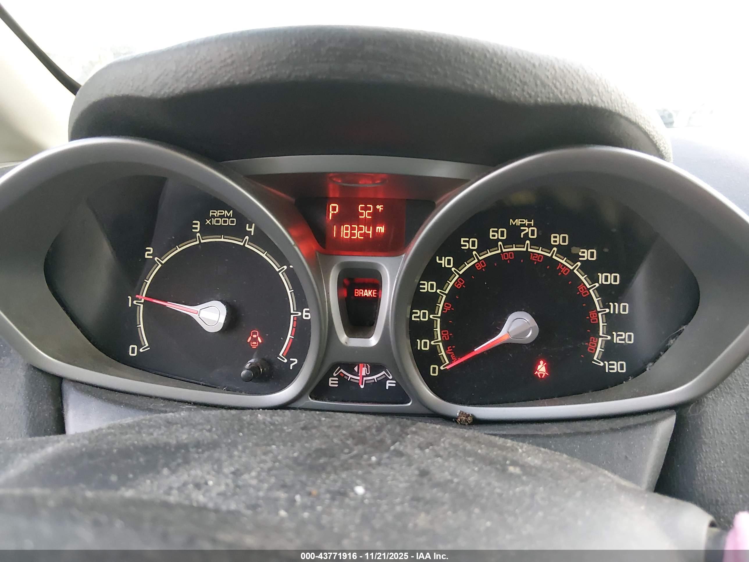 FORD FIESTA image 7