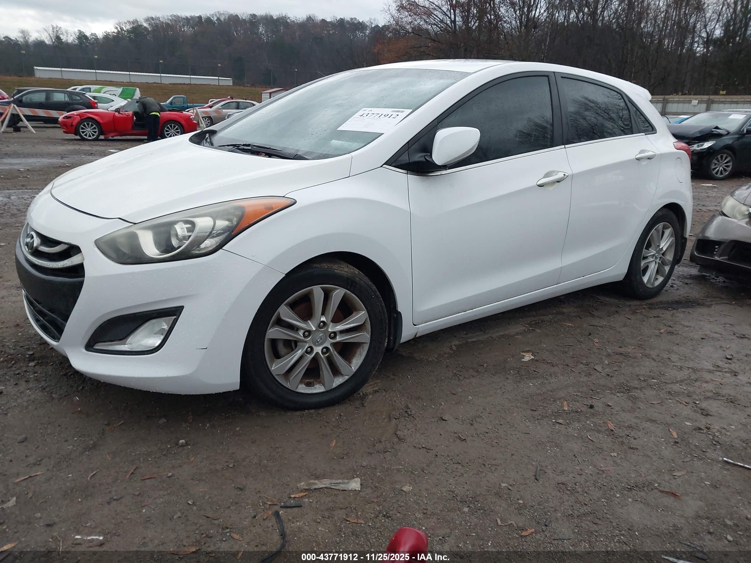 HYUNDAI ELANTRA image 2