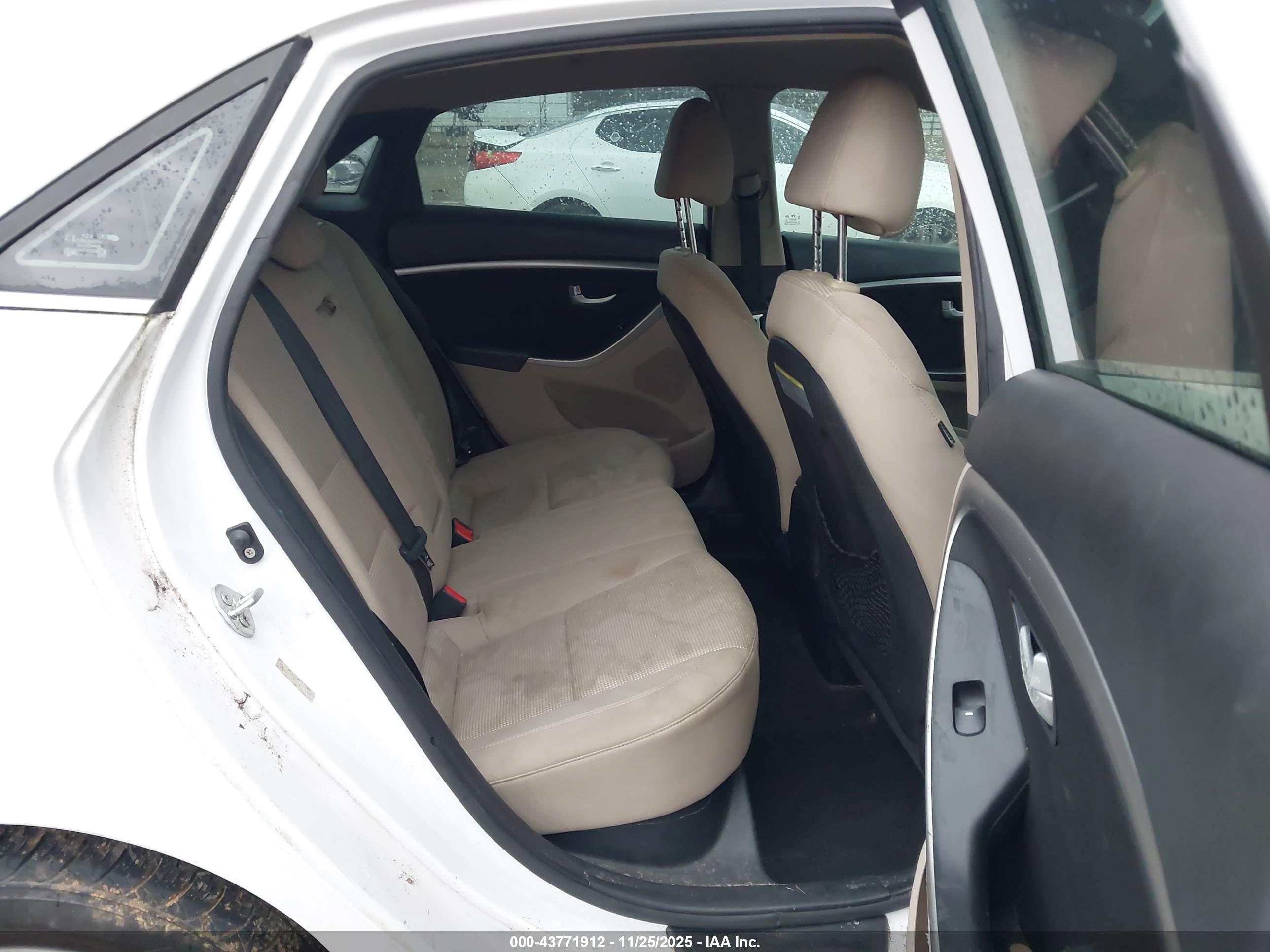 HYUNDAI ELANTRA image 8