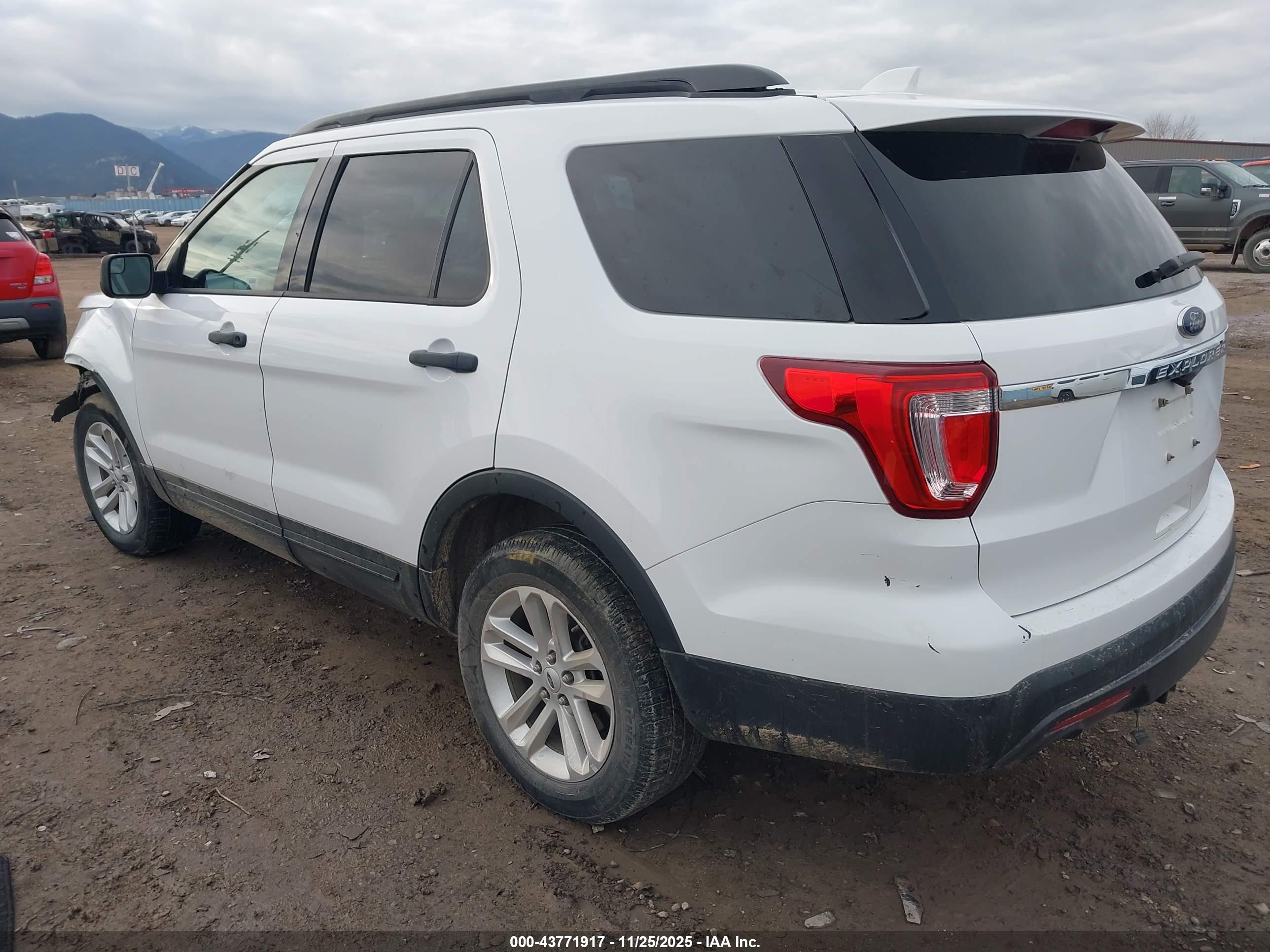 FORD EXPLORER image 3