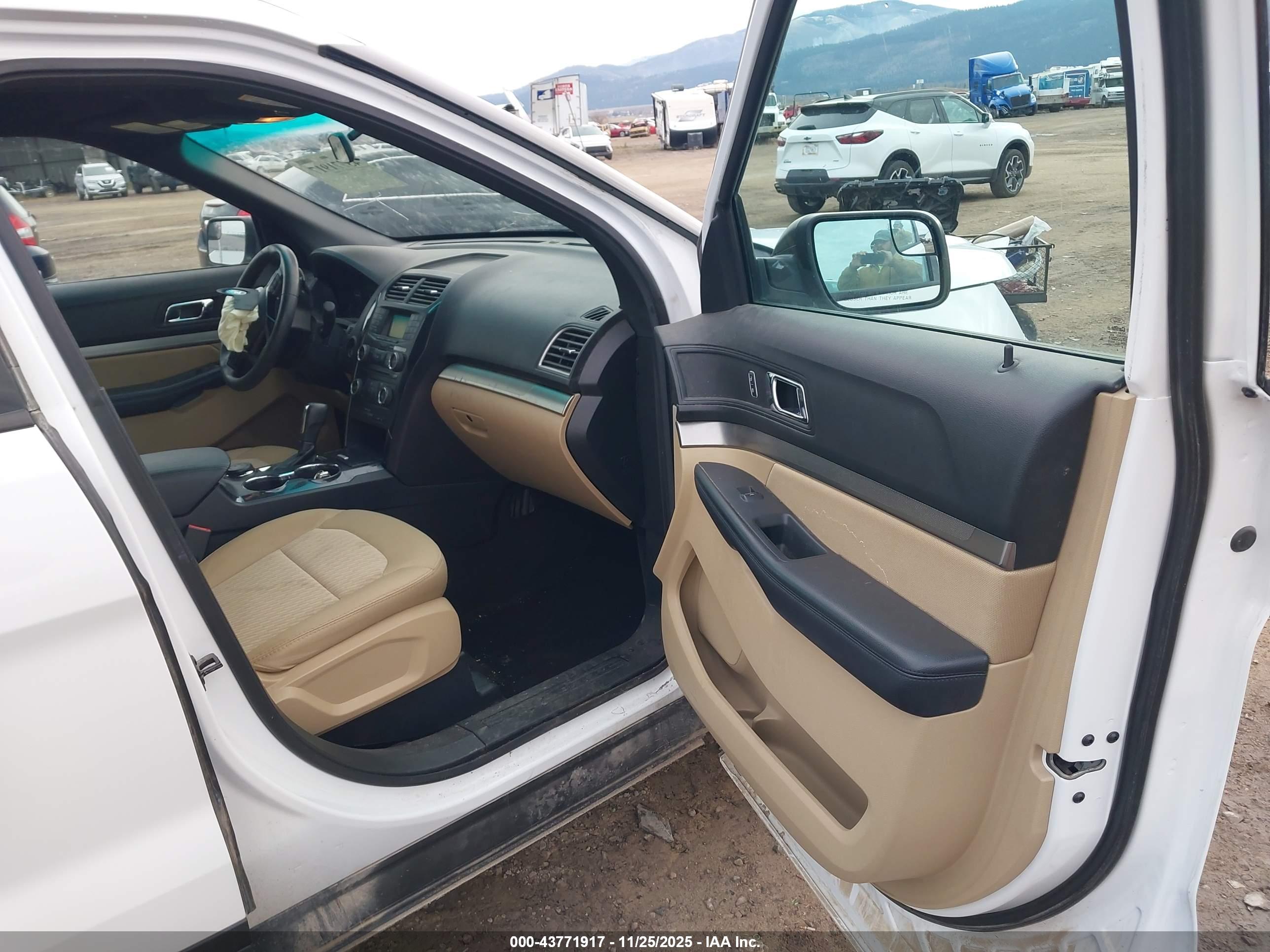 FORD EXPLORER image 5