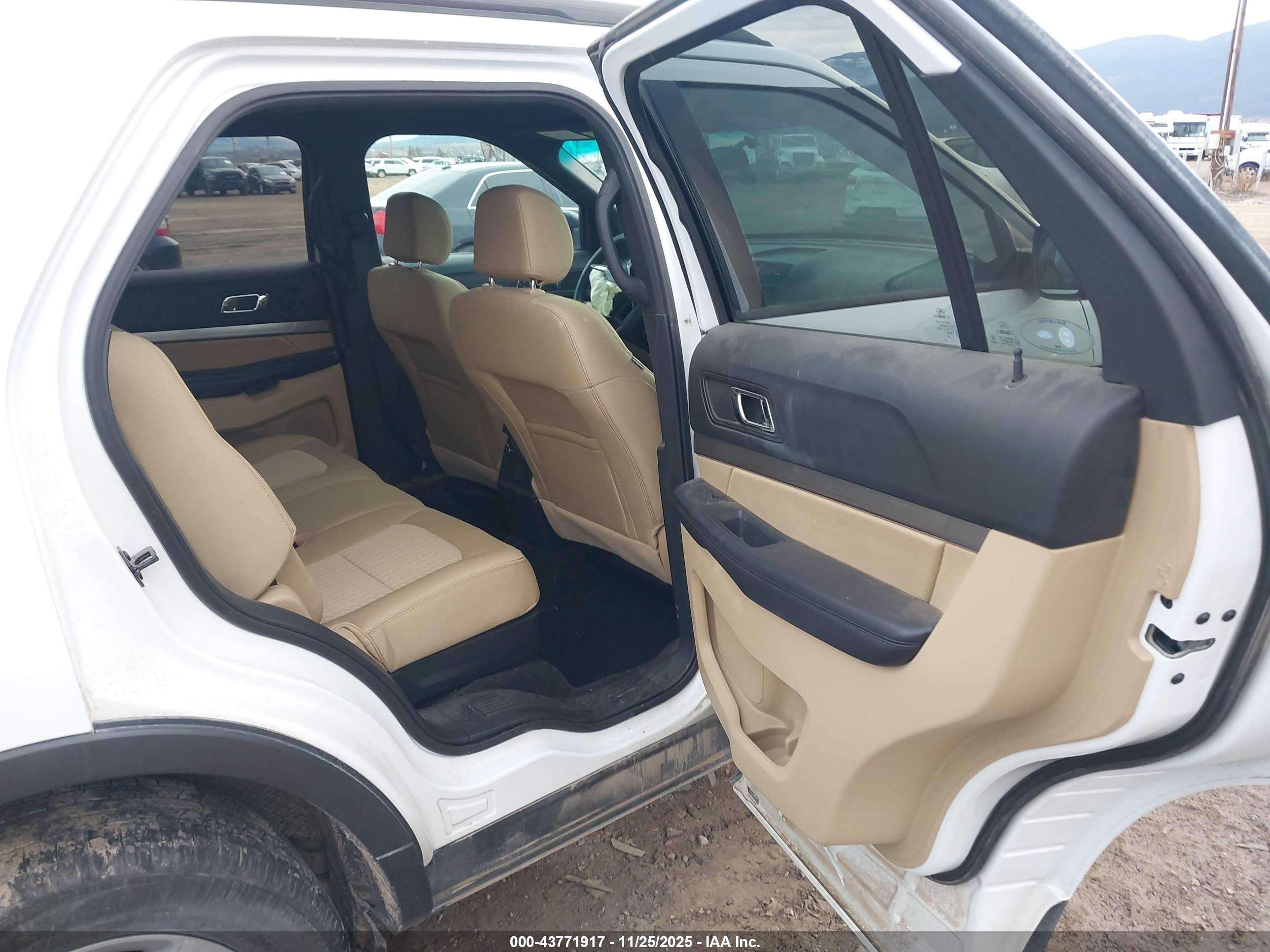 FORD EXPLORER image 8