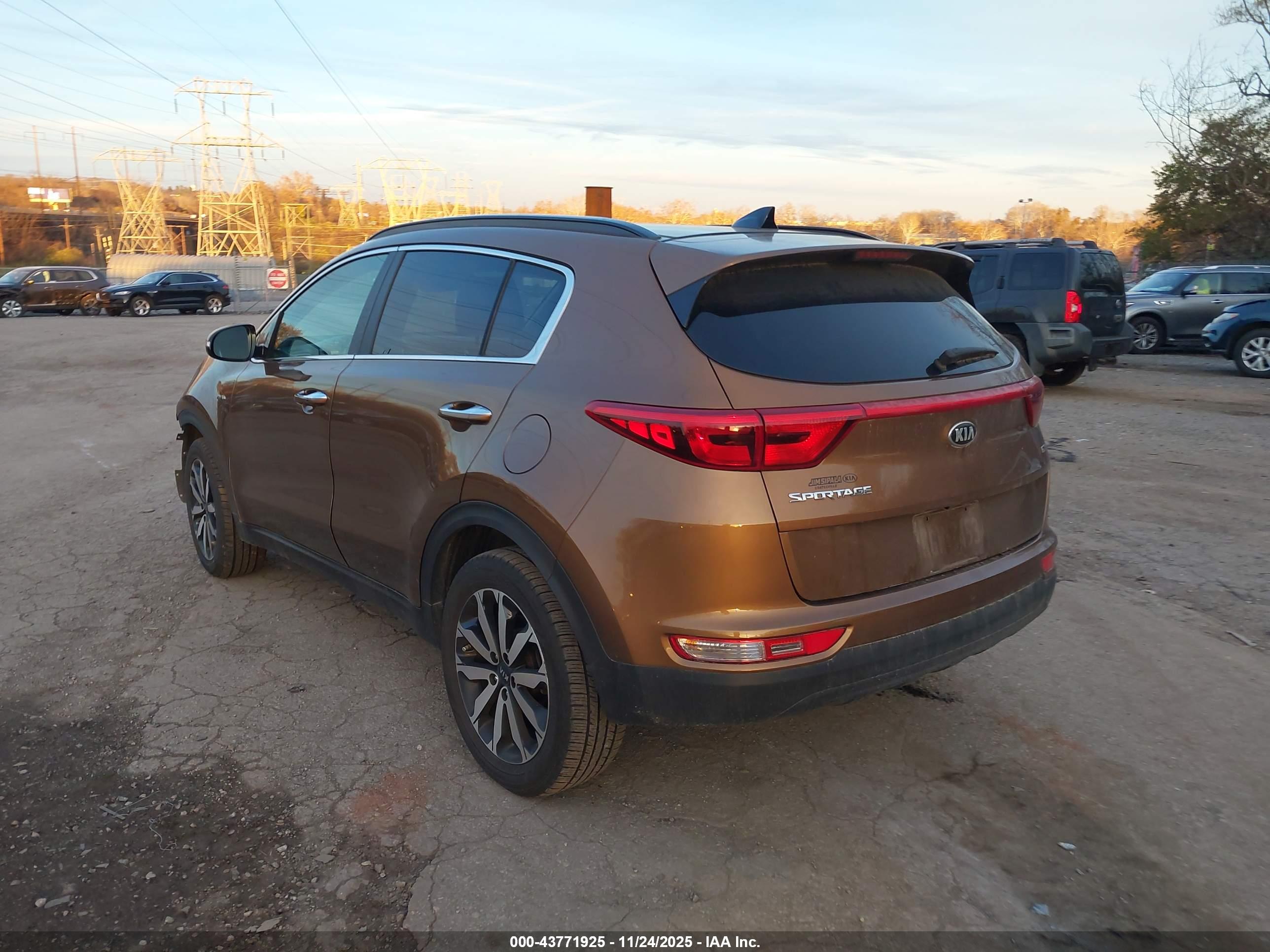 KIA SPORTAGE image 3