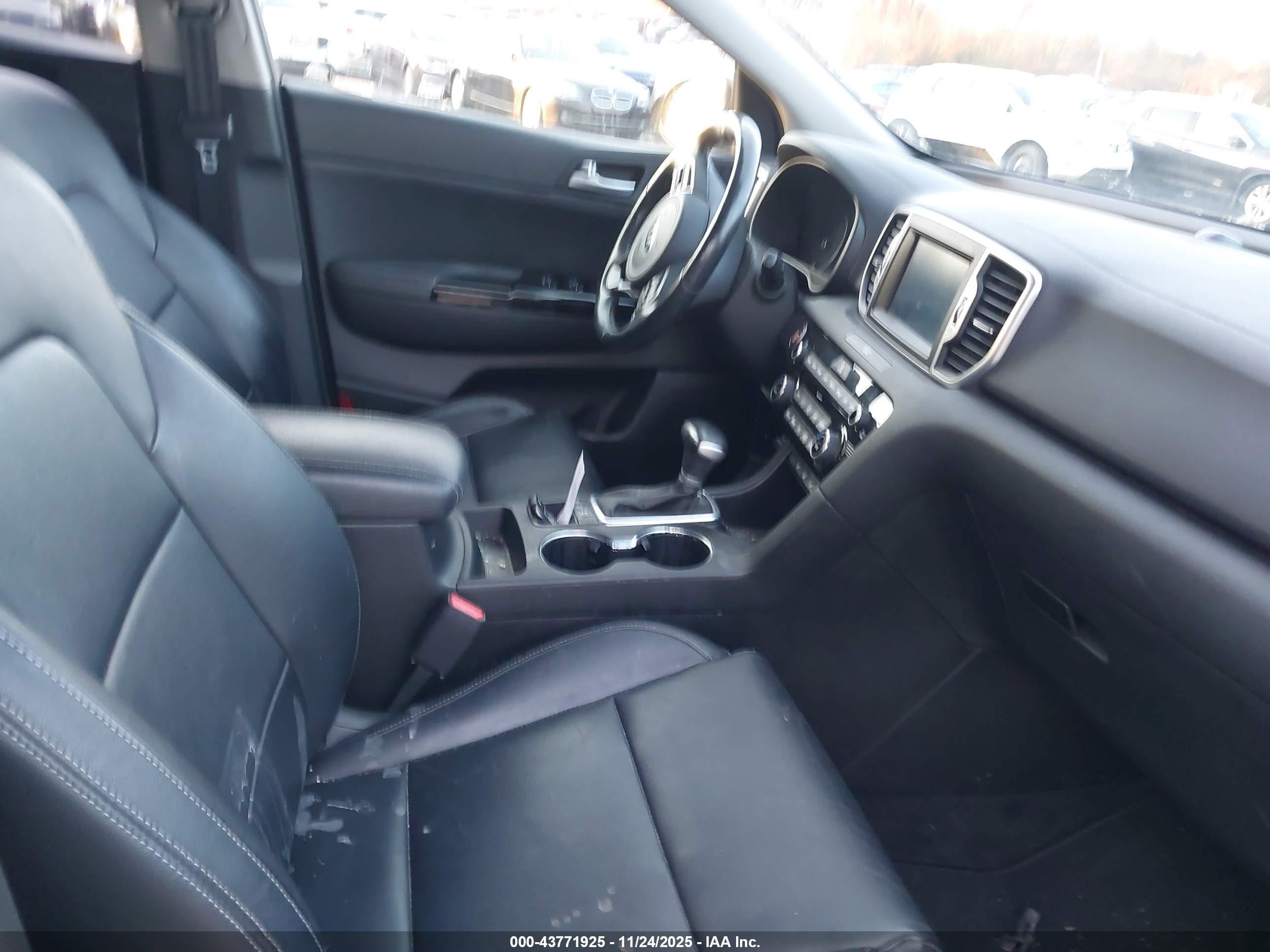 KIA SPORTAGE image 5
