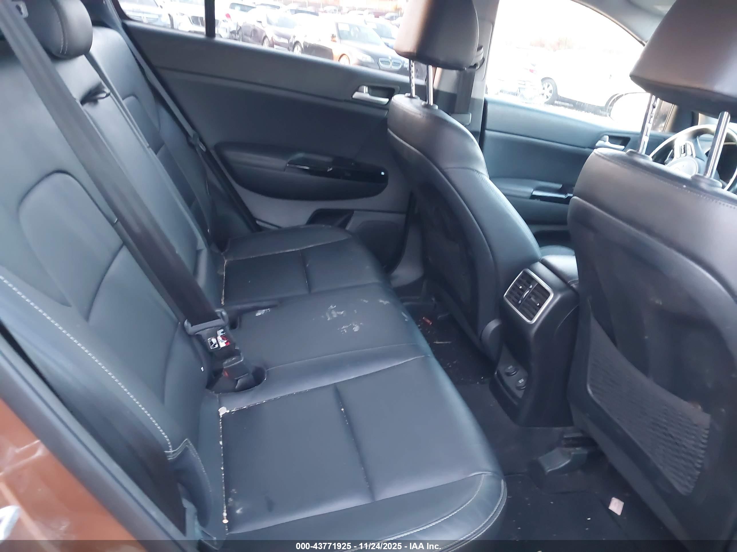 KIA SPORTAGE image 8
