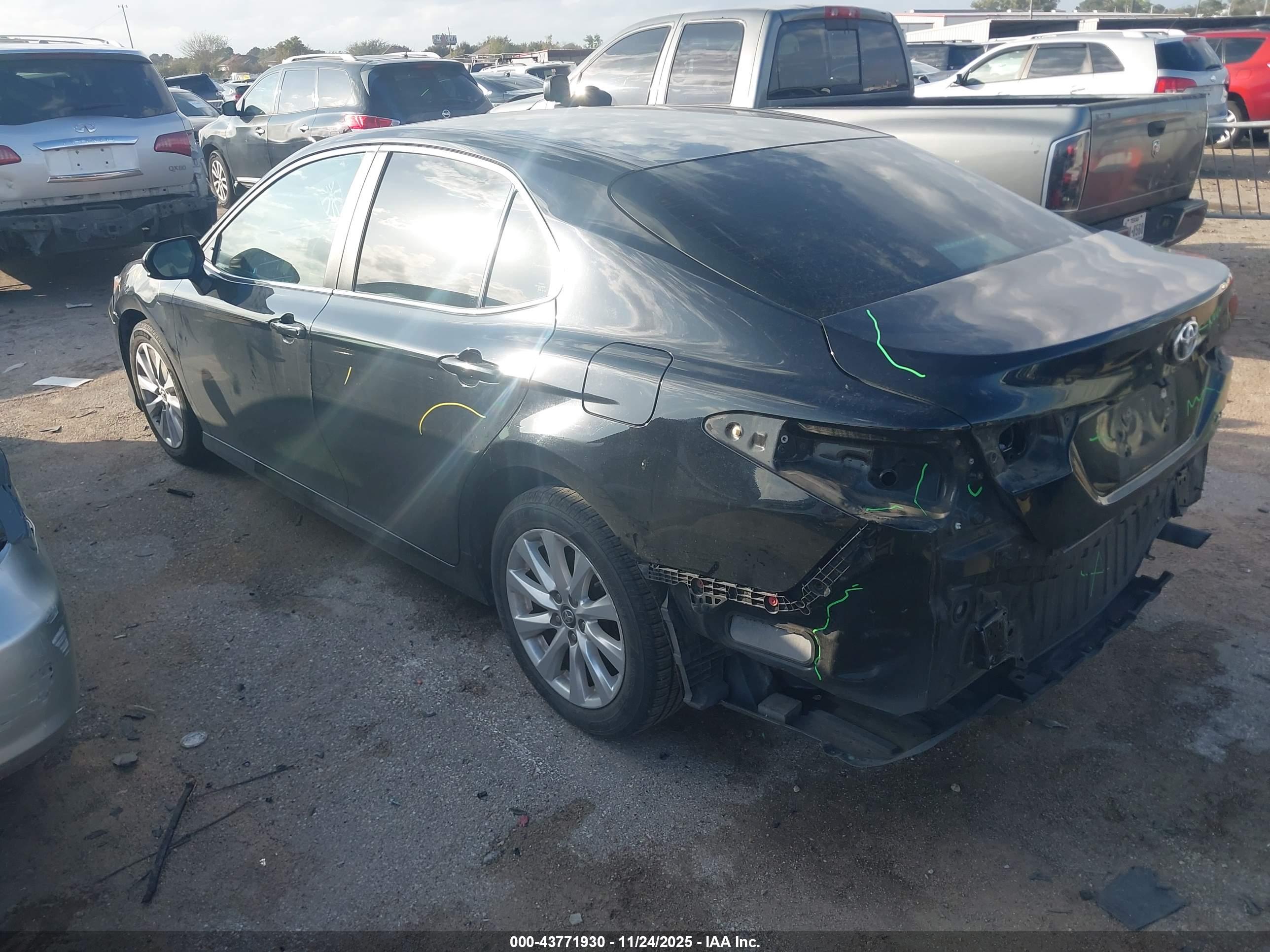 TOYOTA CAMRY image 3