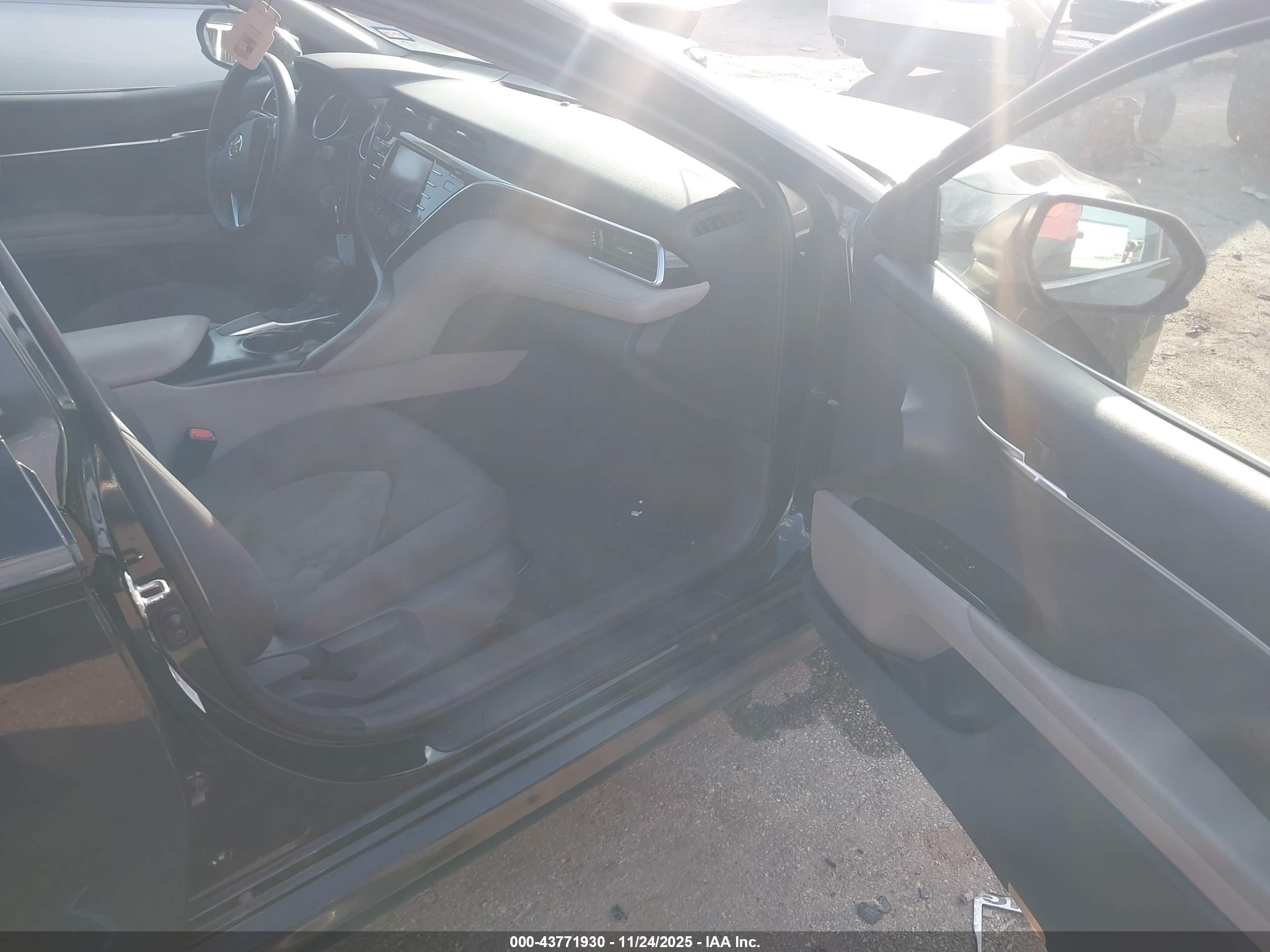 TOYOTA CAMRY image 5