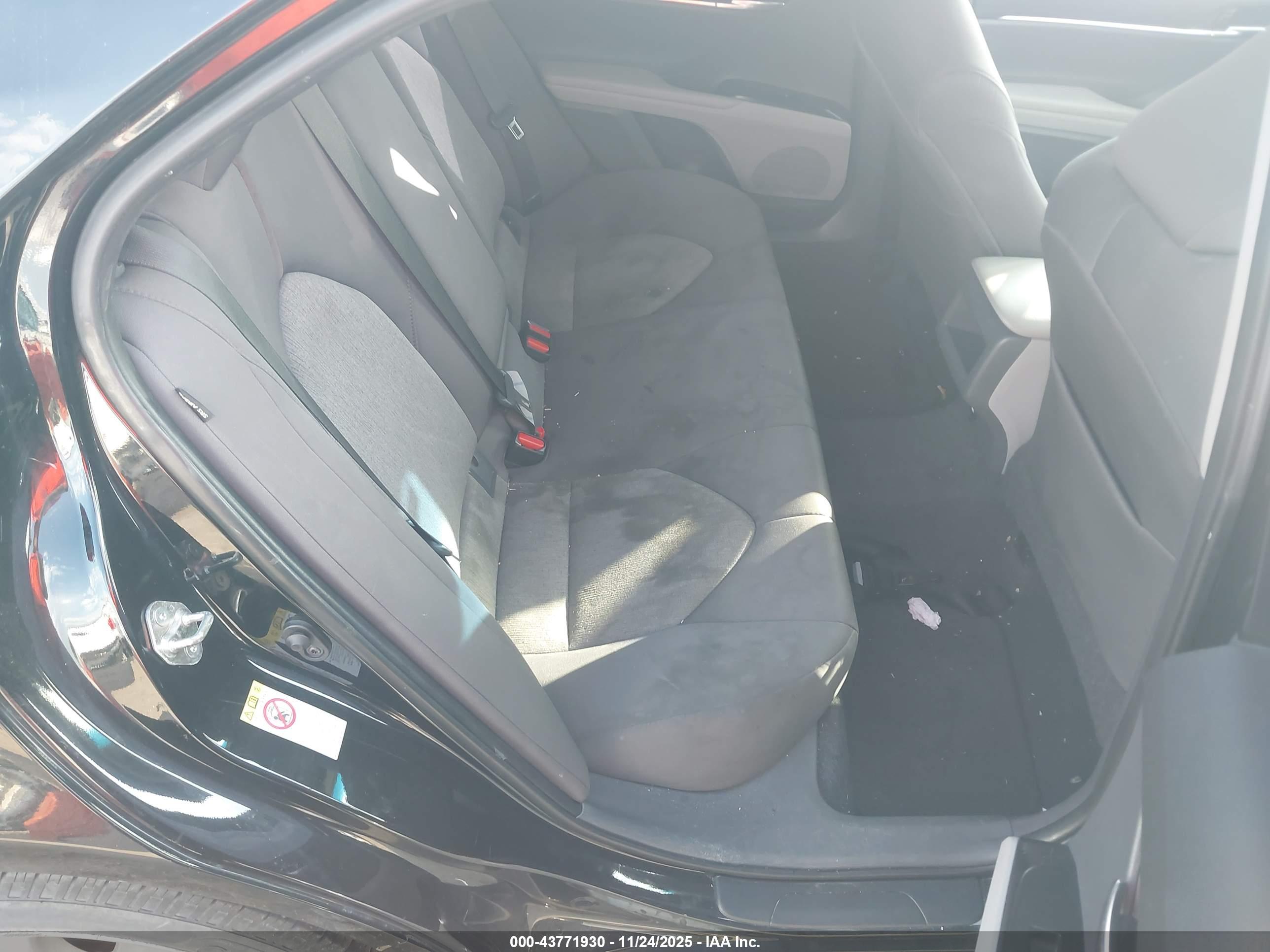 TOYOTA CAMRY image 8