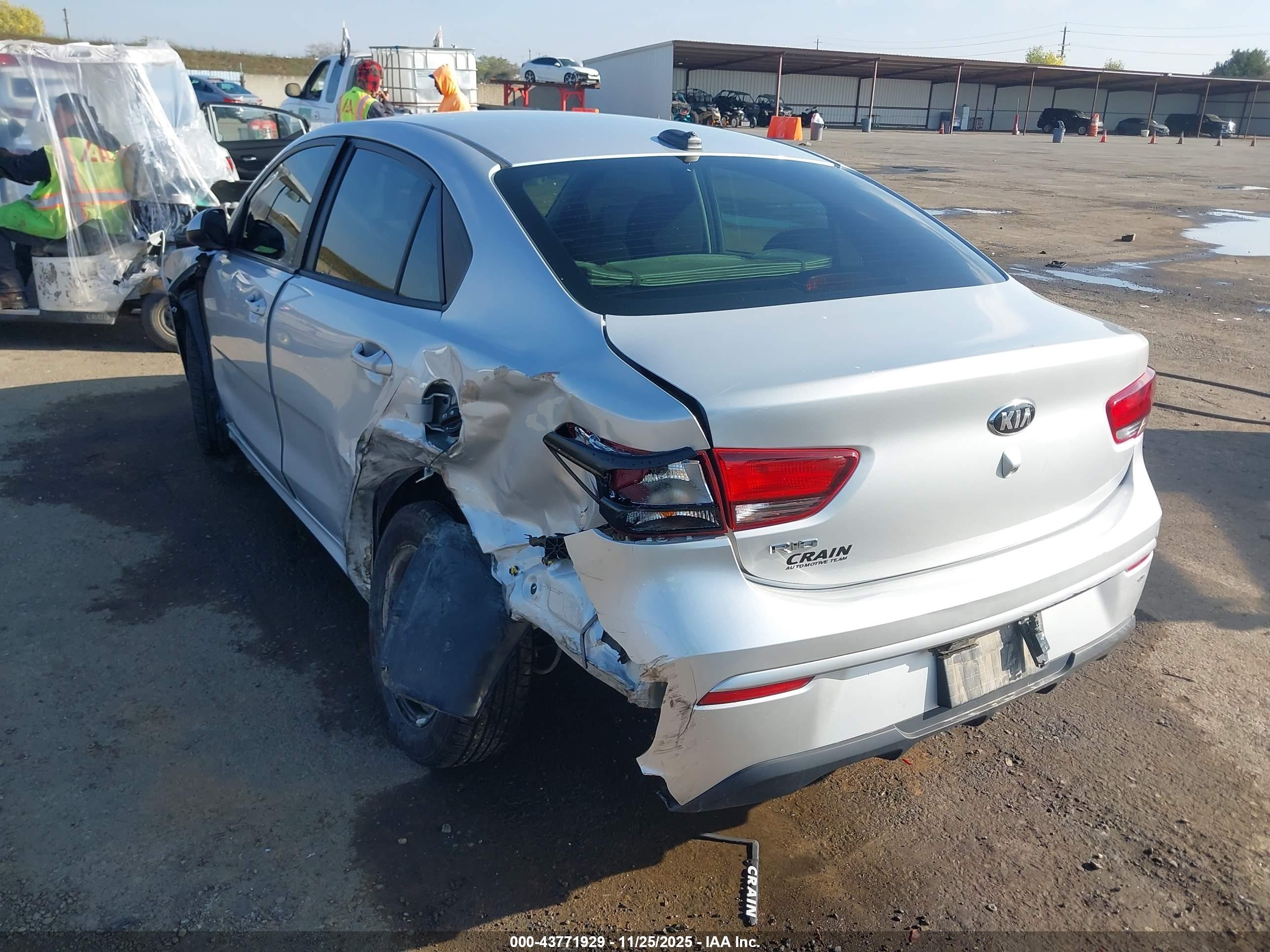 KIA RIO image 3