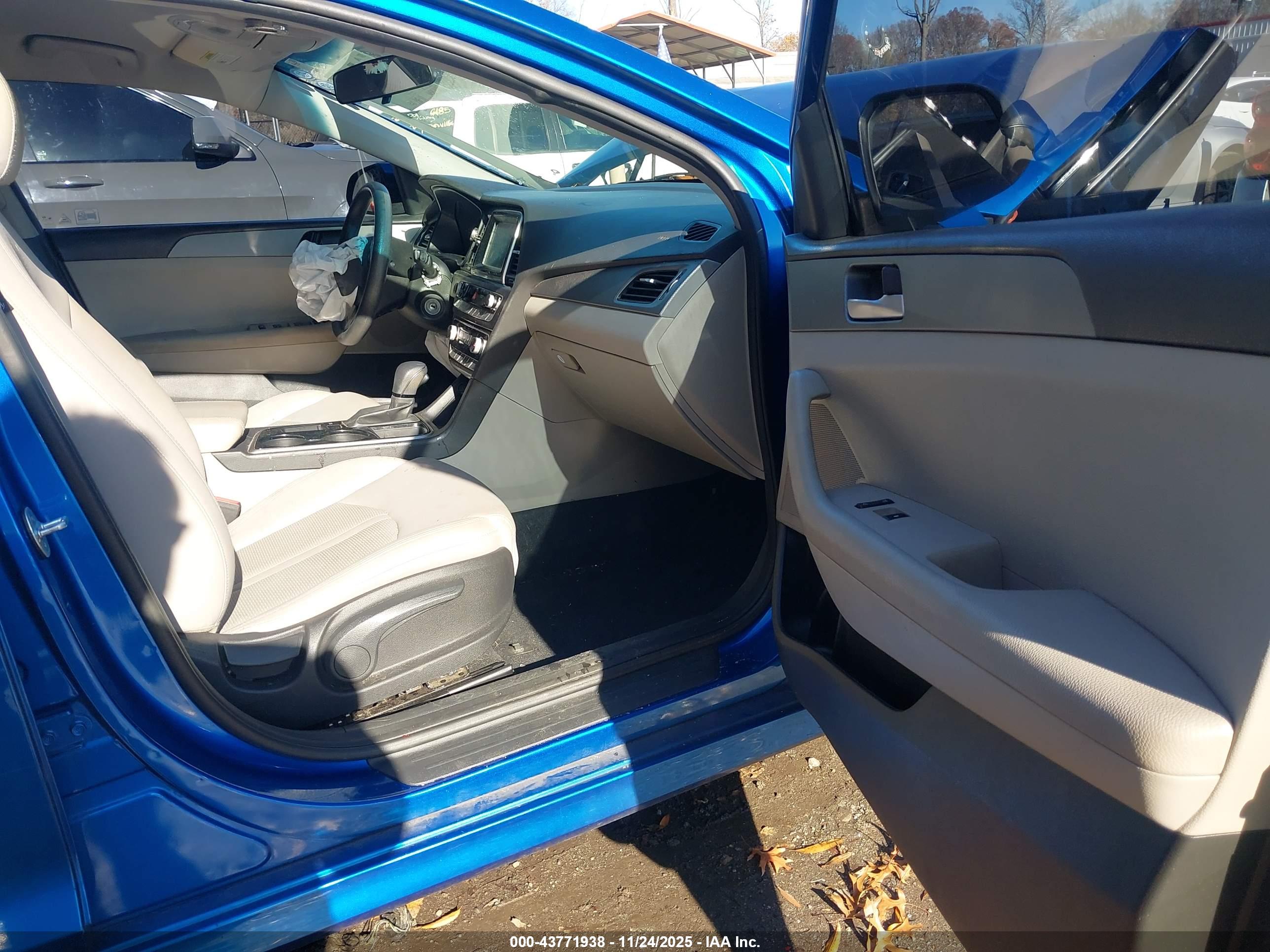 HYUNDAI SONATA image 5