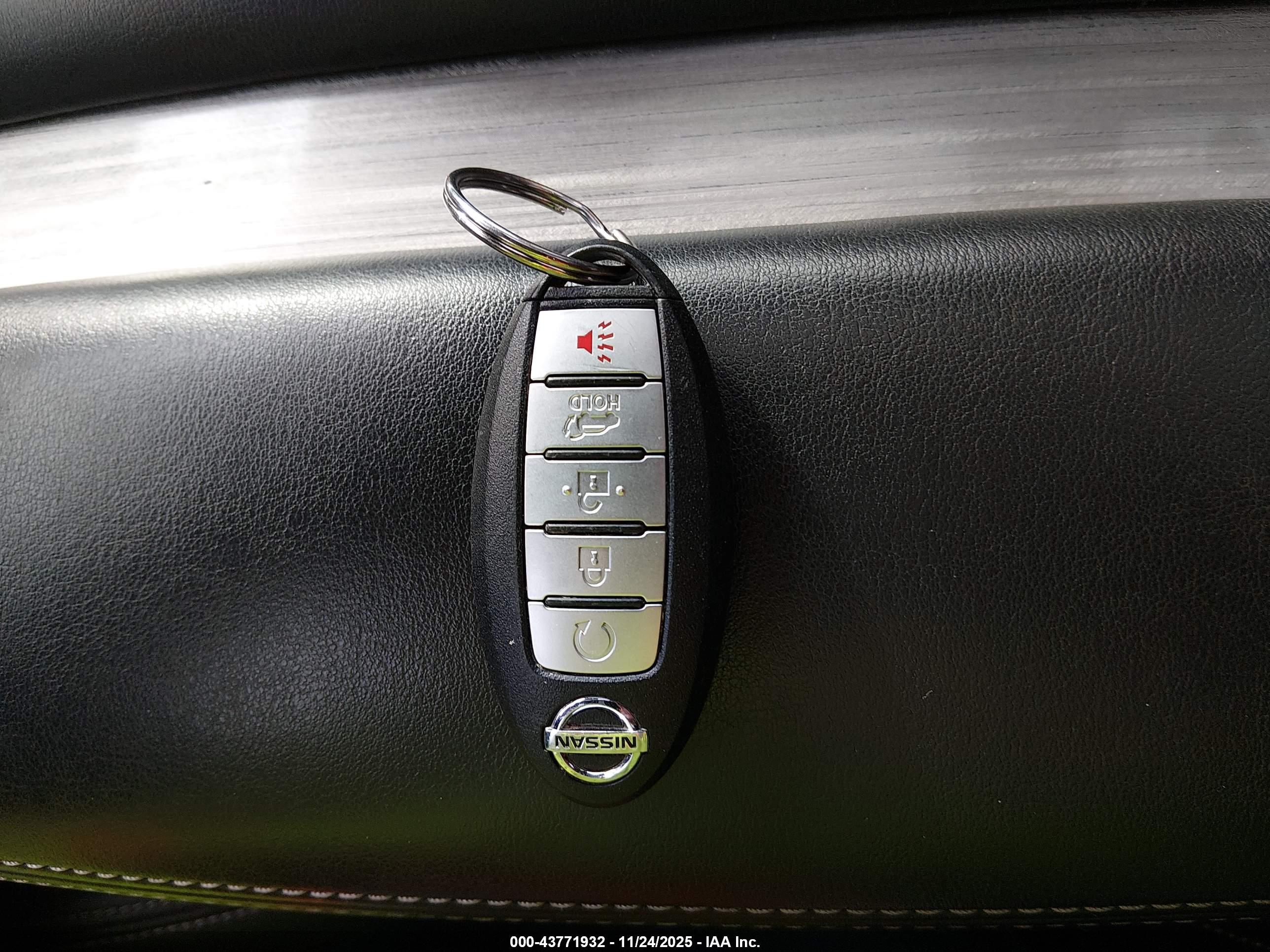 NISSAN MURANO image 11