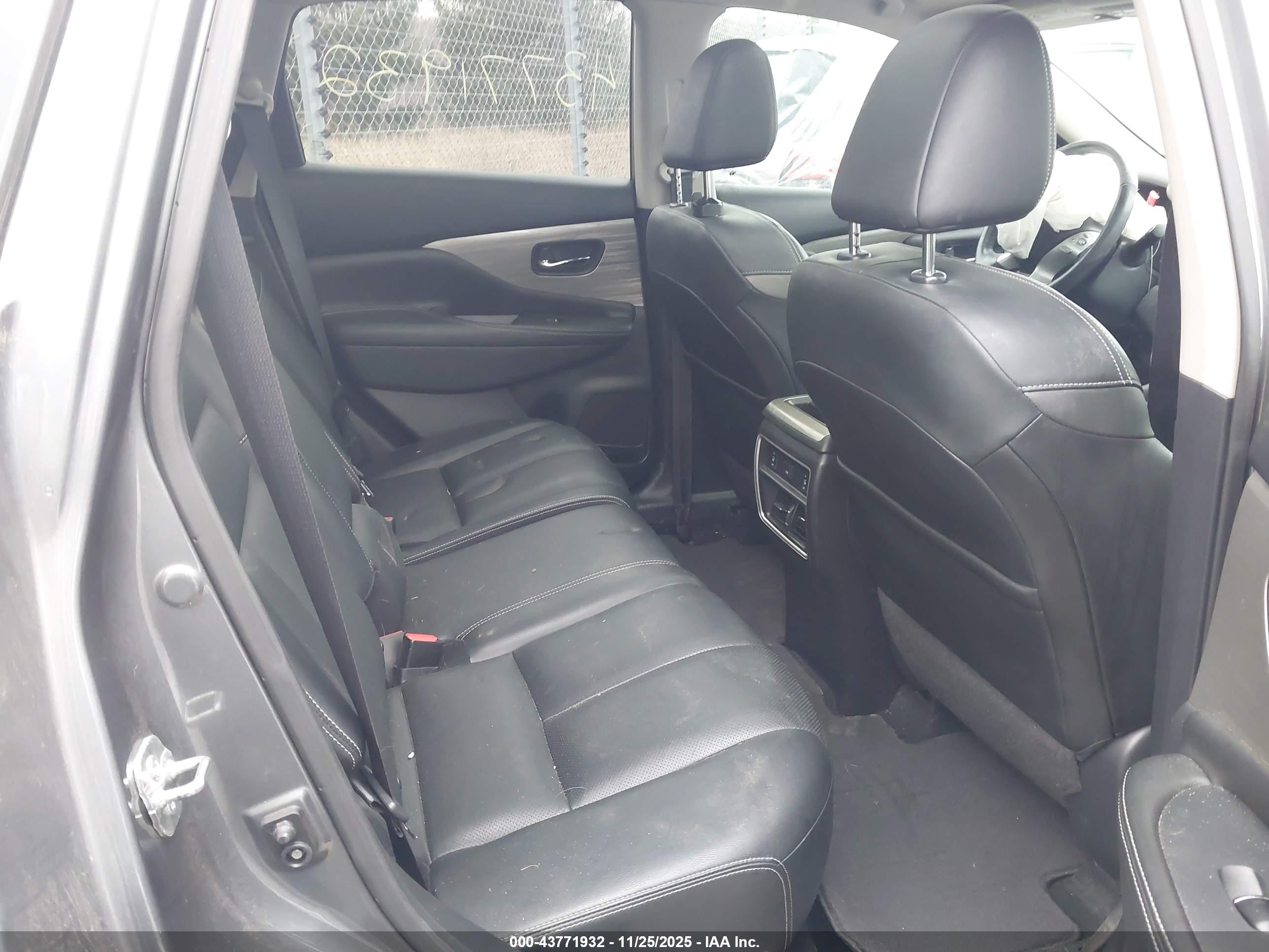 NISSAN MURANO image 8