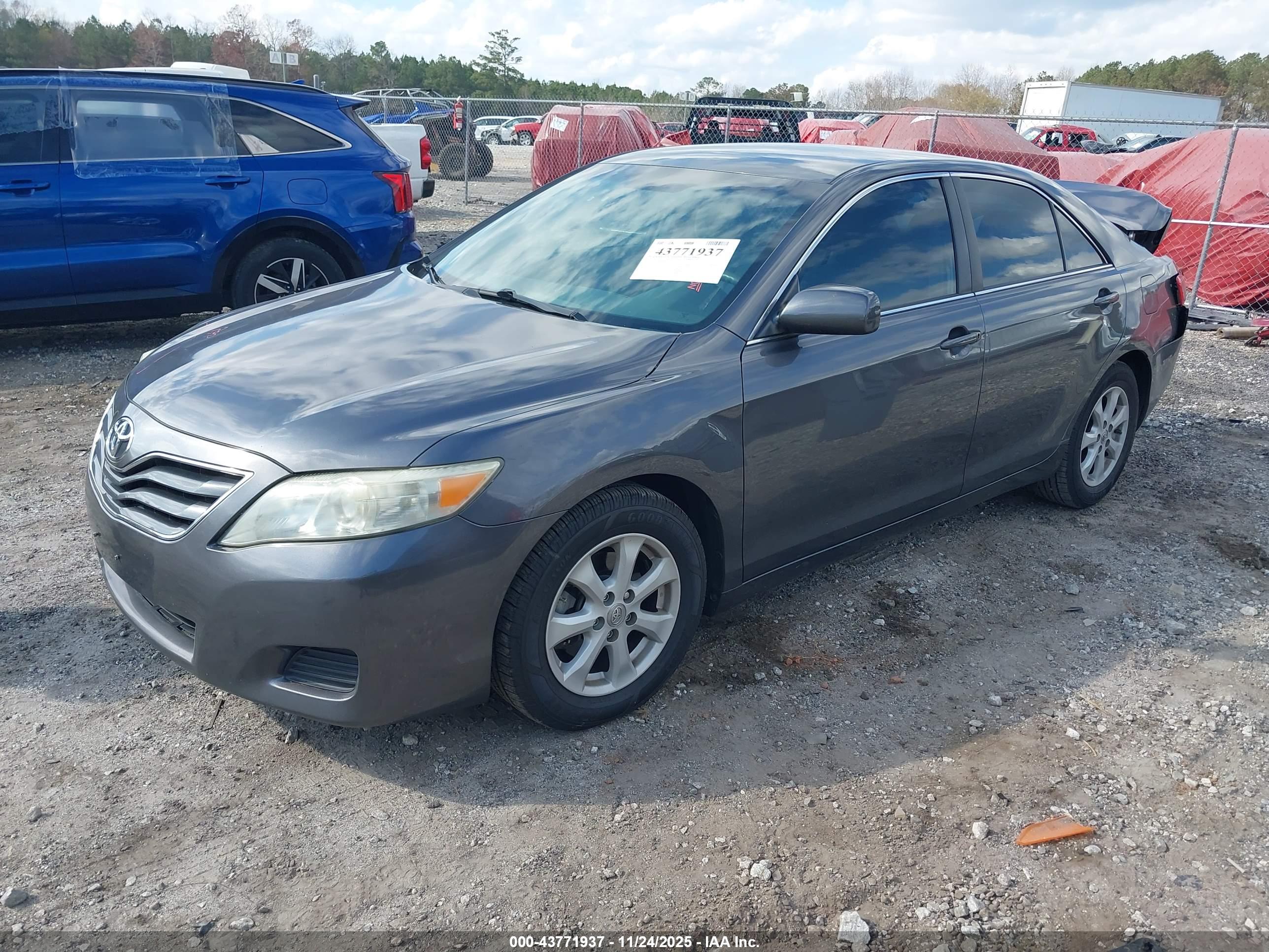 TOYOTA CAMRY image 2