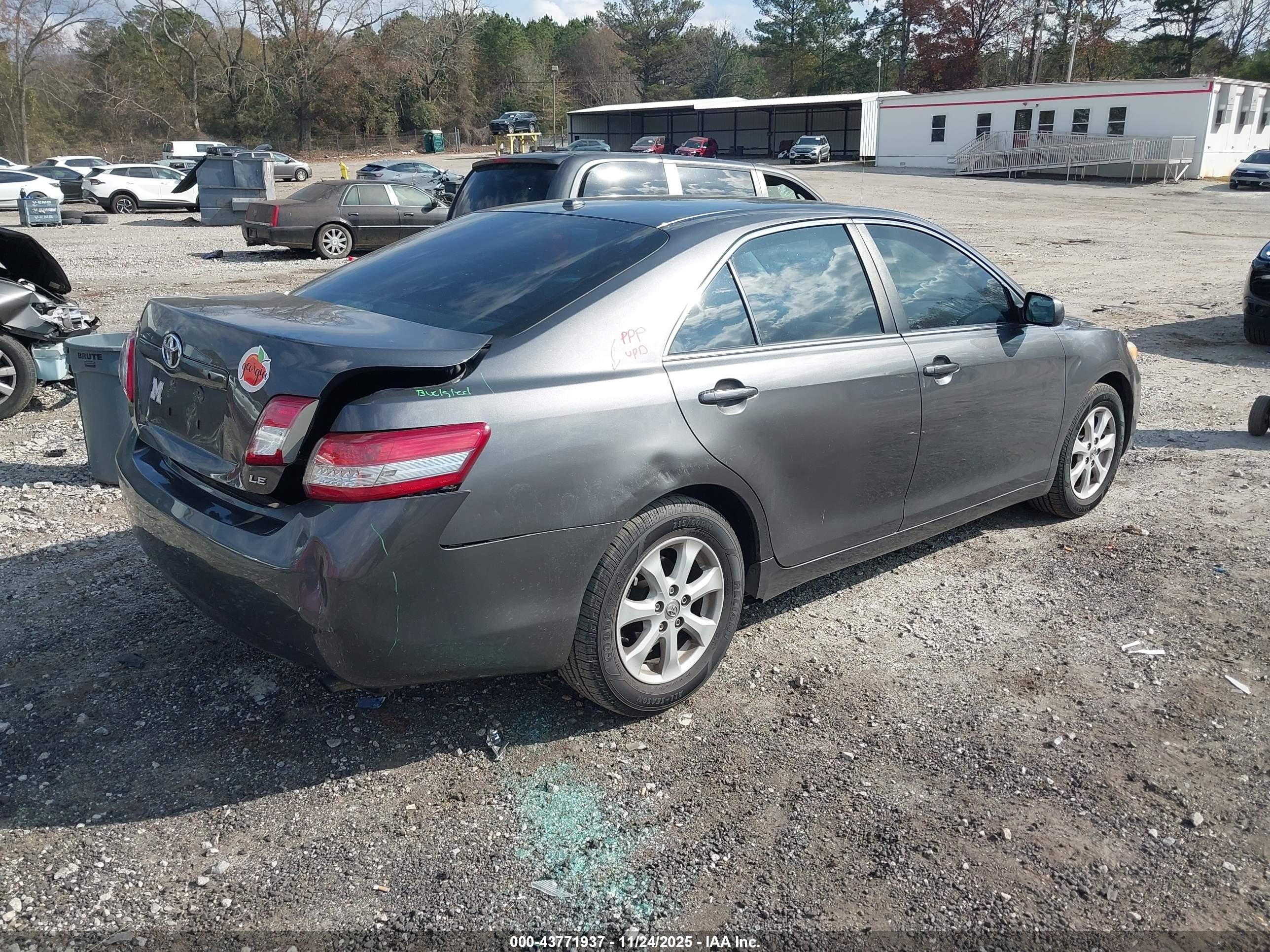 TOYOTA CAMRY image 4