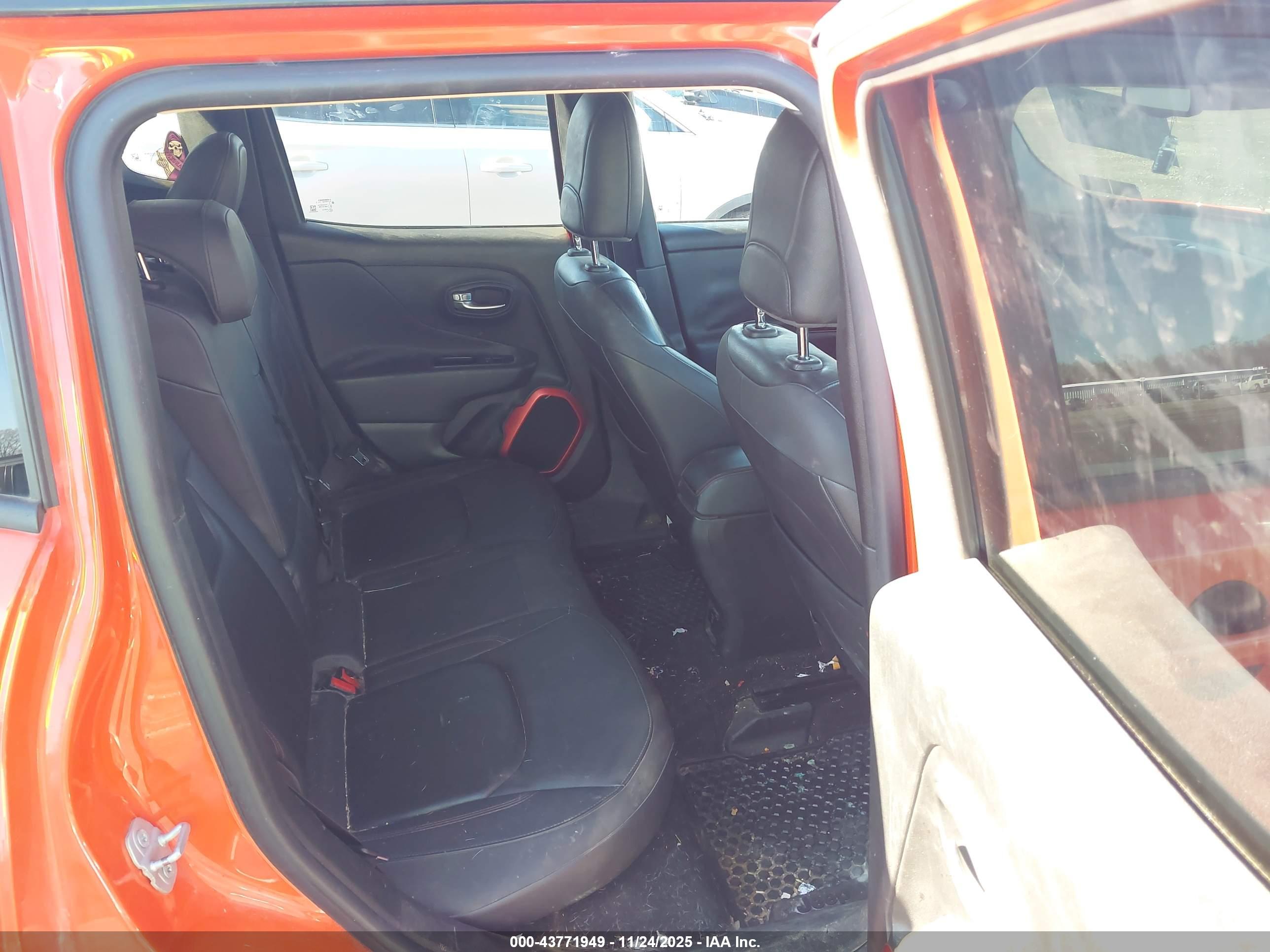 JEEP RENEGADE image 8