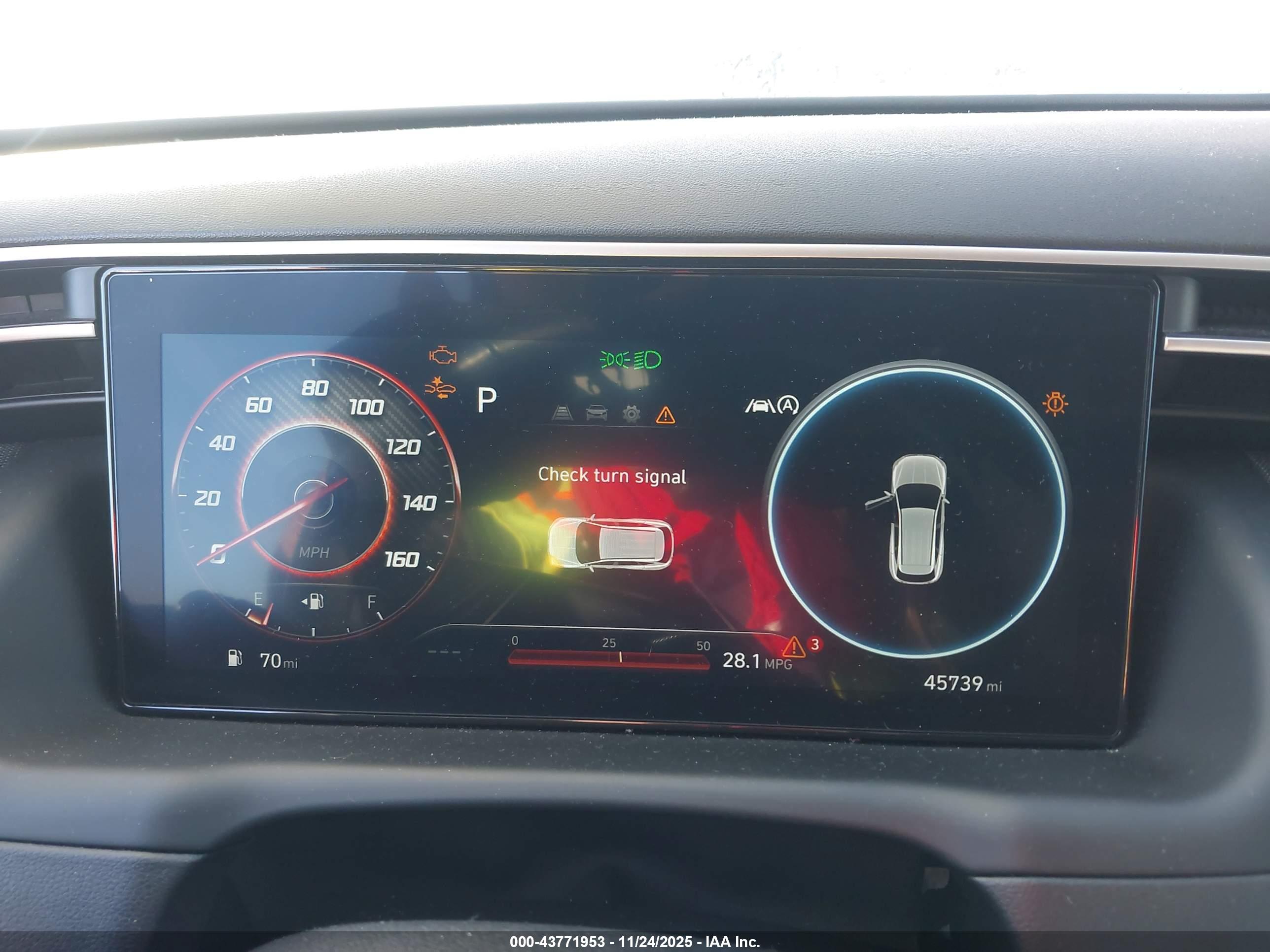 HYUNDAI TUCSON image 7