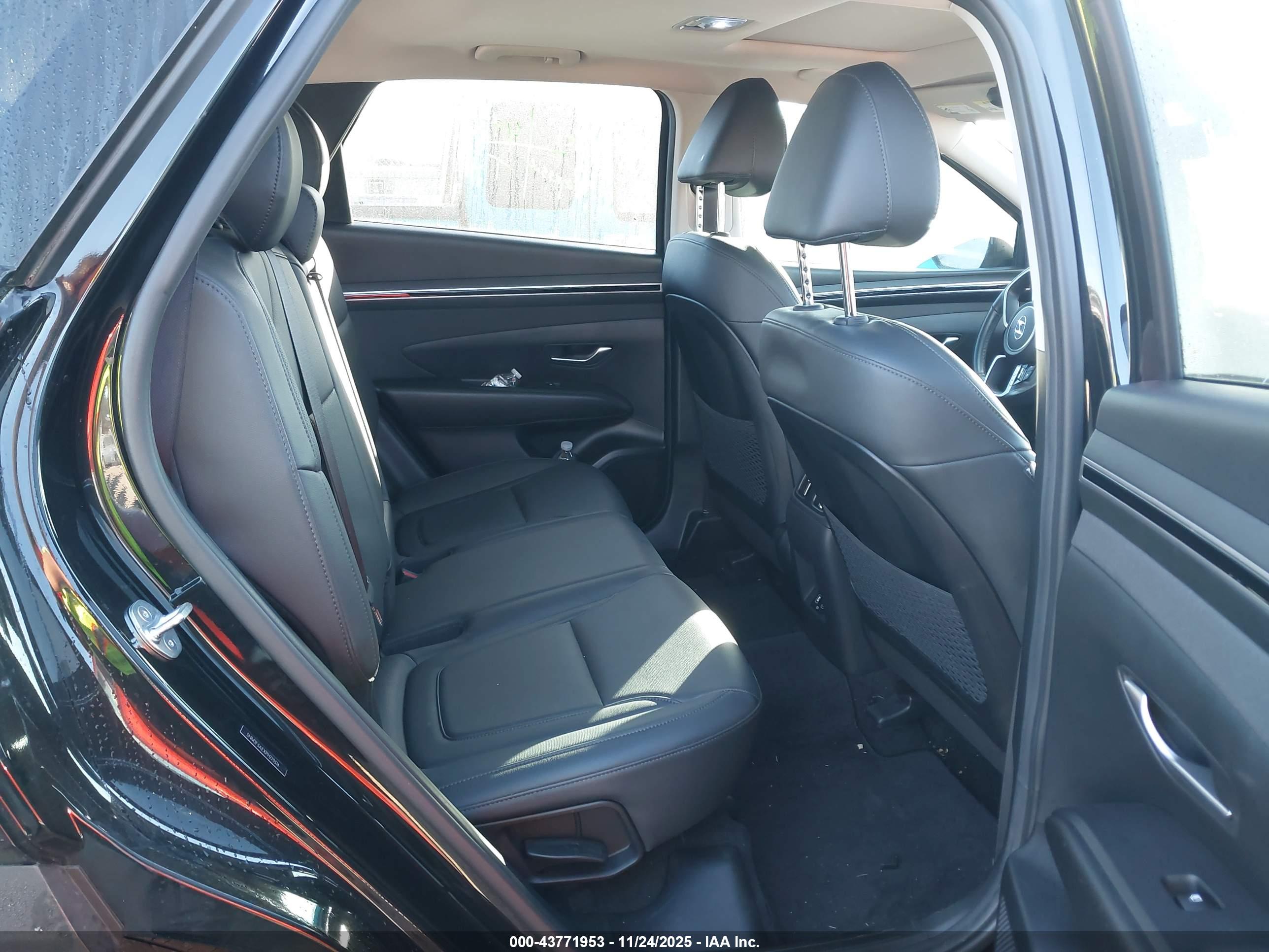 HYUNDAI TUCSON image 8