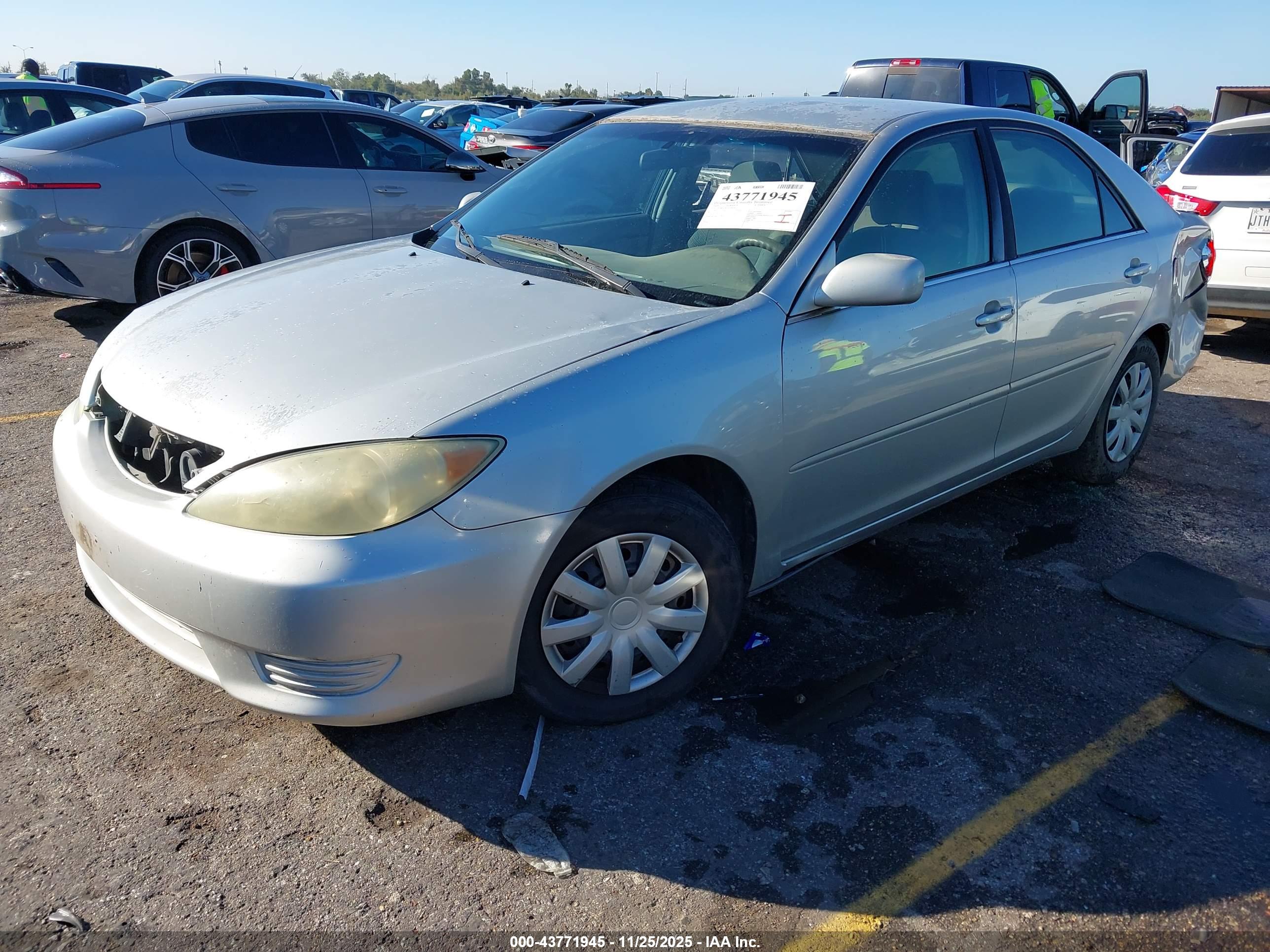 TOYOTA CAMRY image 2