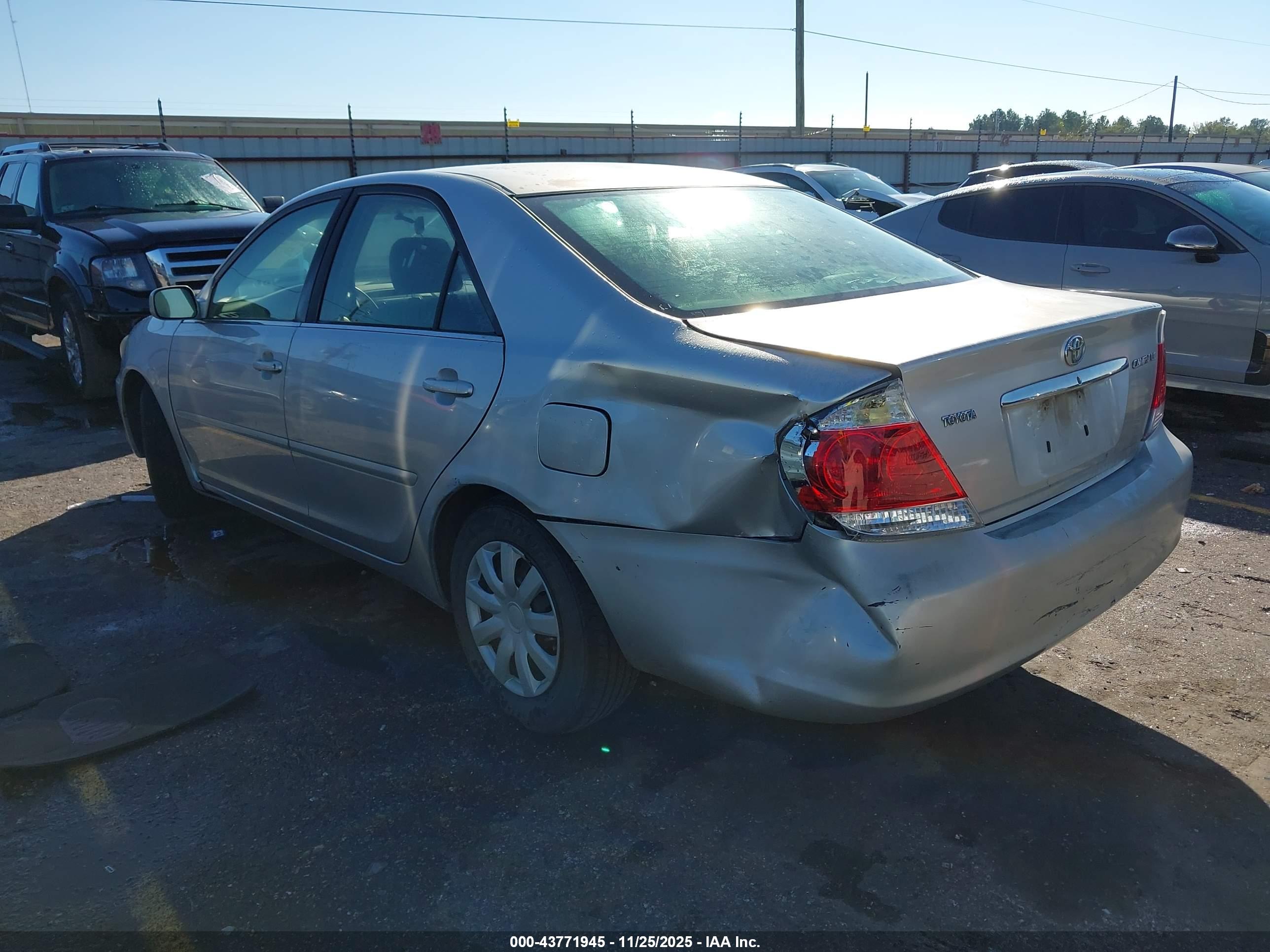 TOYOTA CAMRY image 3