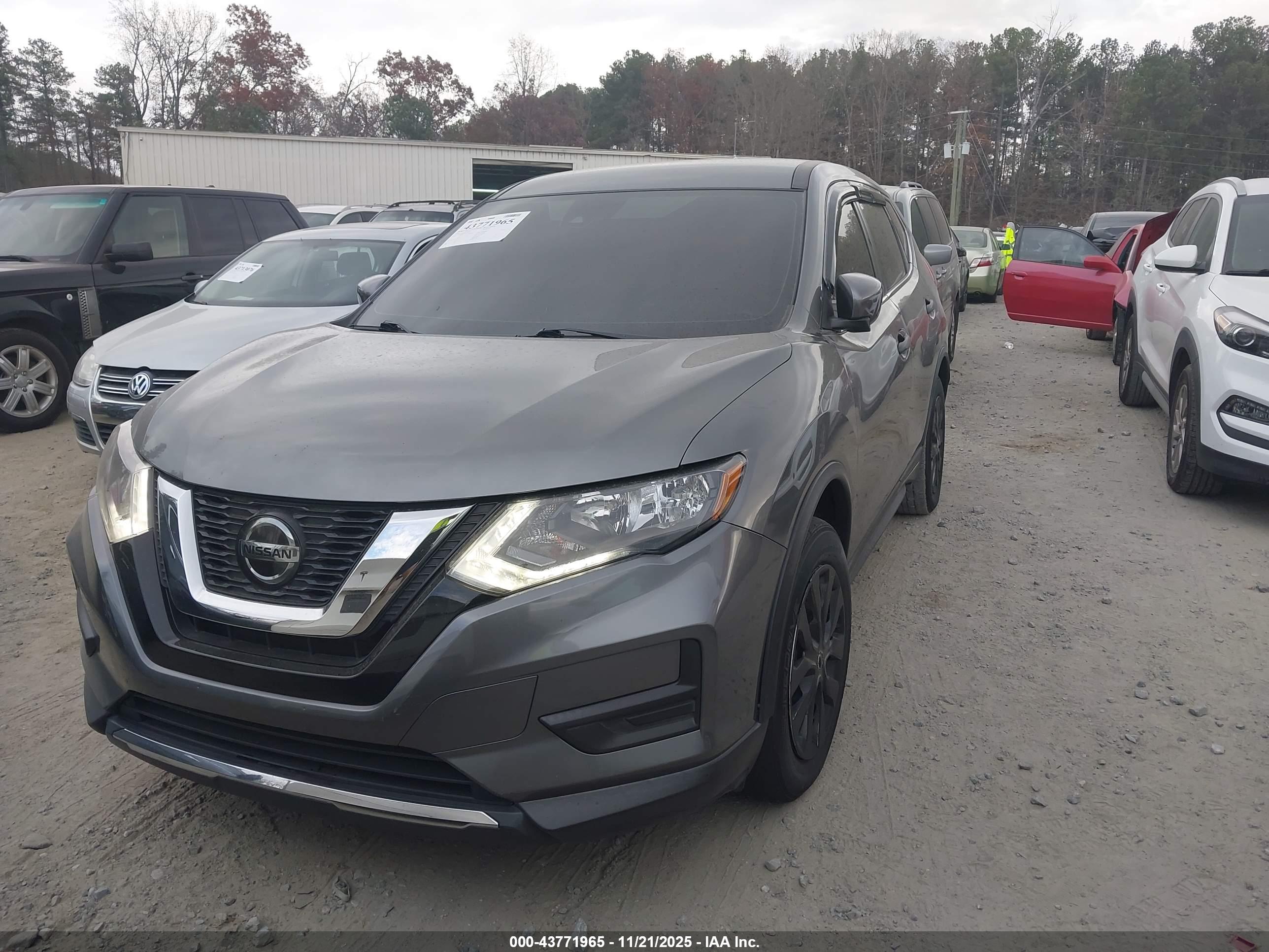 NISSAN ROGUE image 2