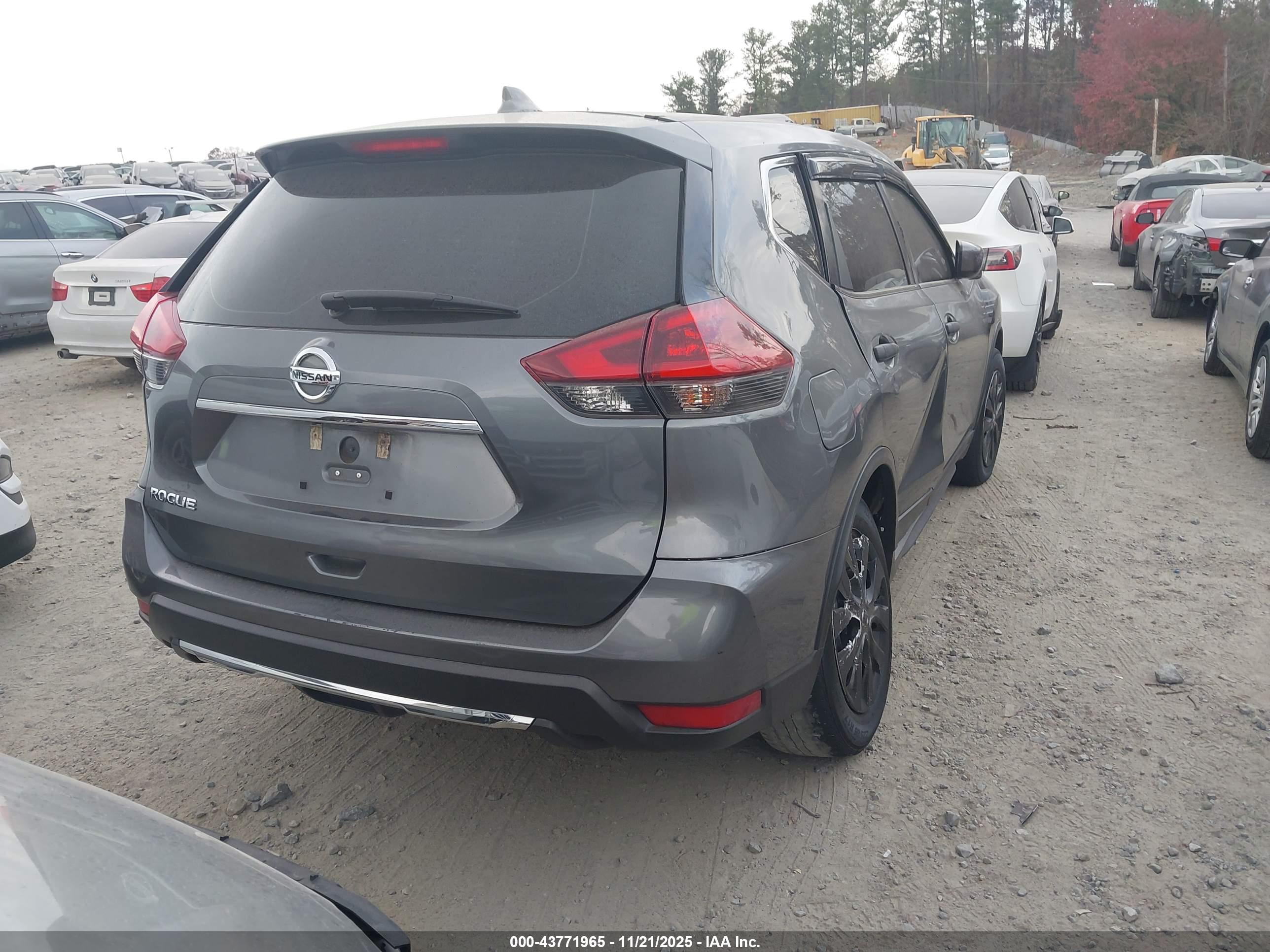 NISSAN ROGUE image 4