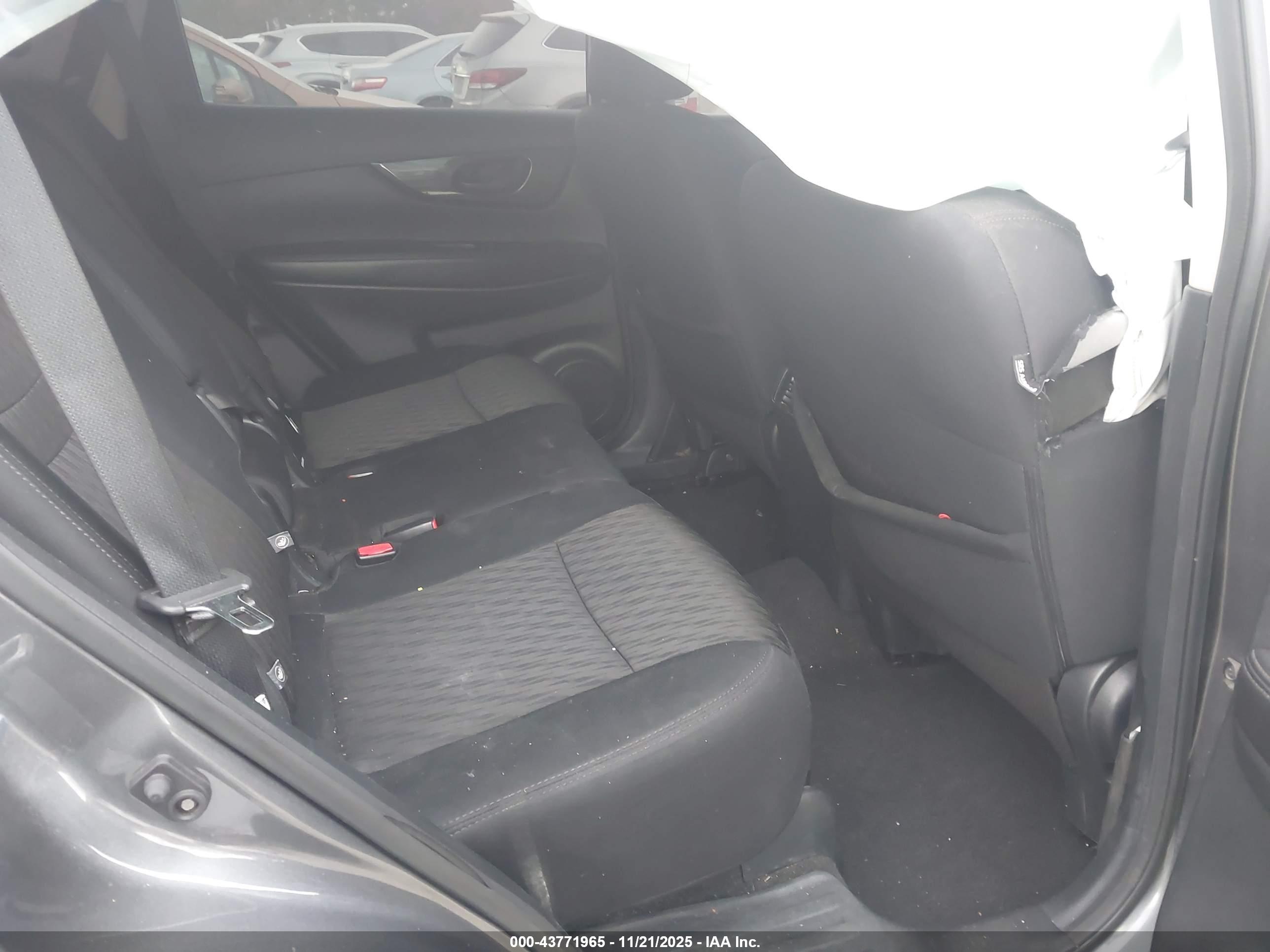NISSAN ROGUE image 8