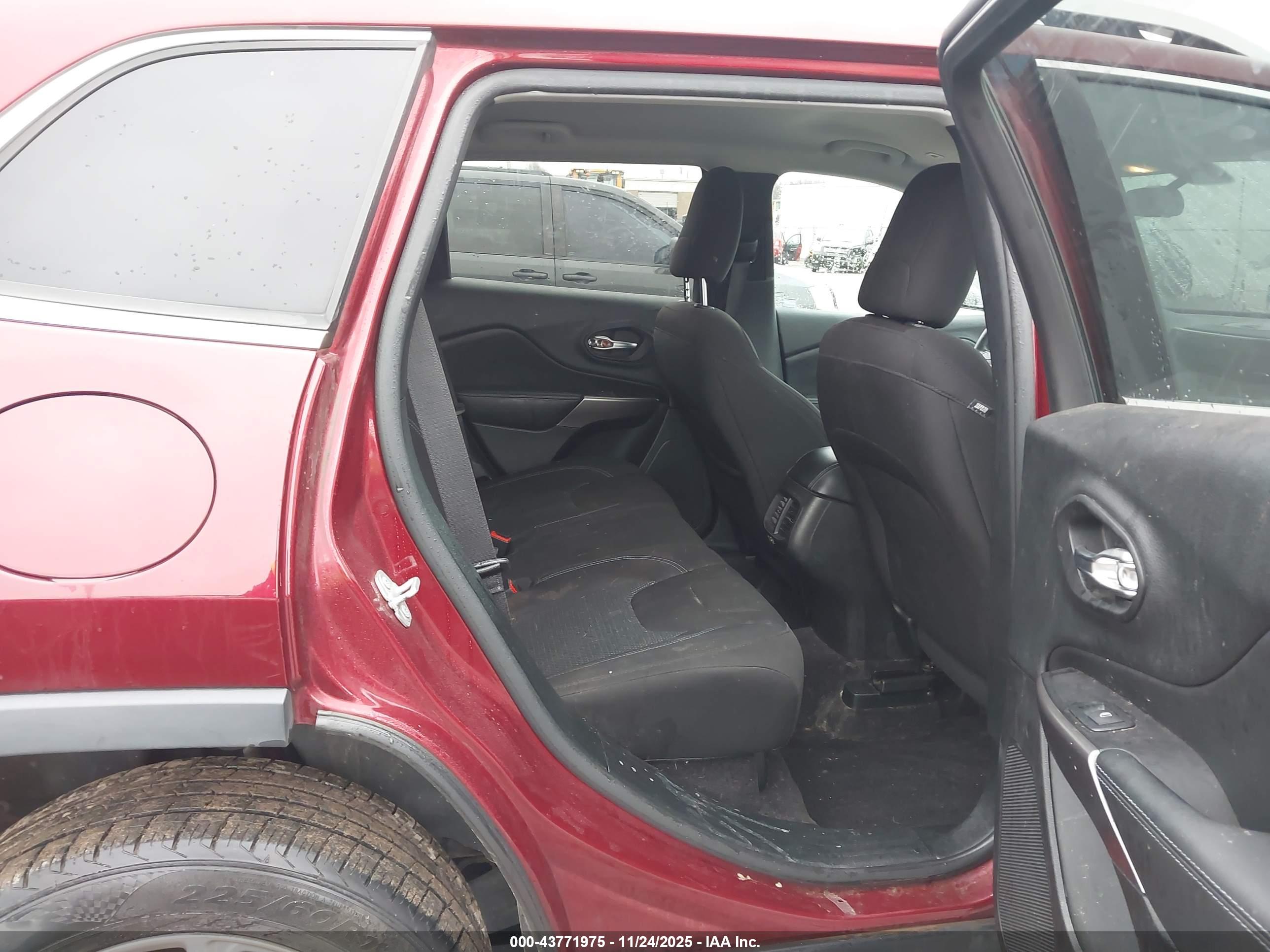 JEEP CHEROKEE image 8